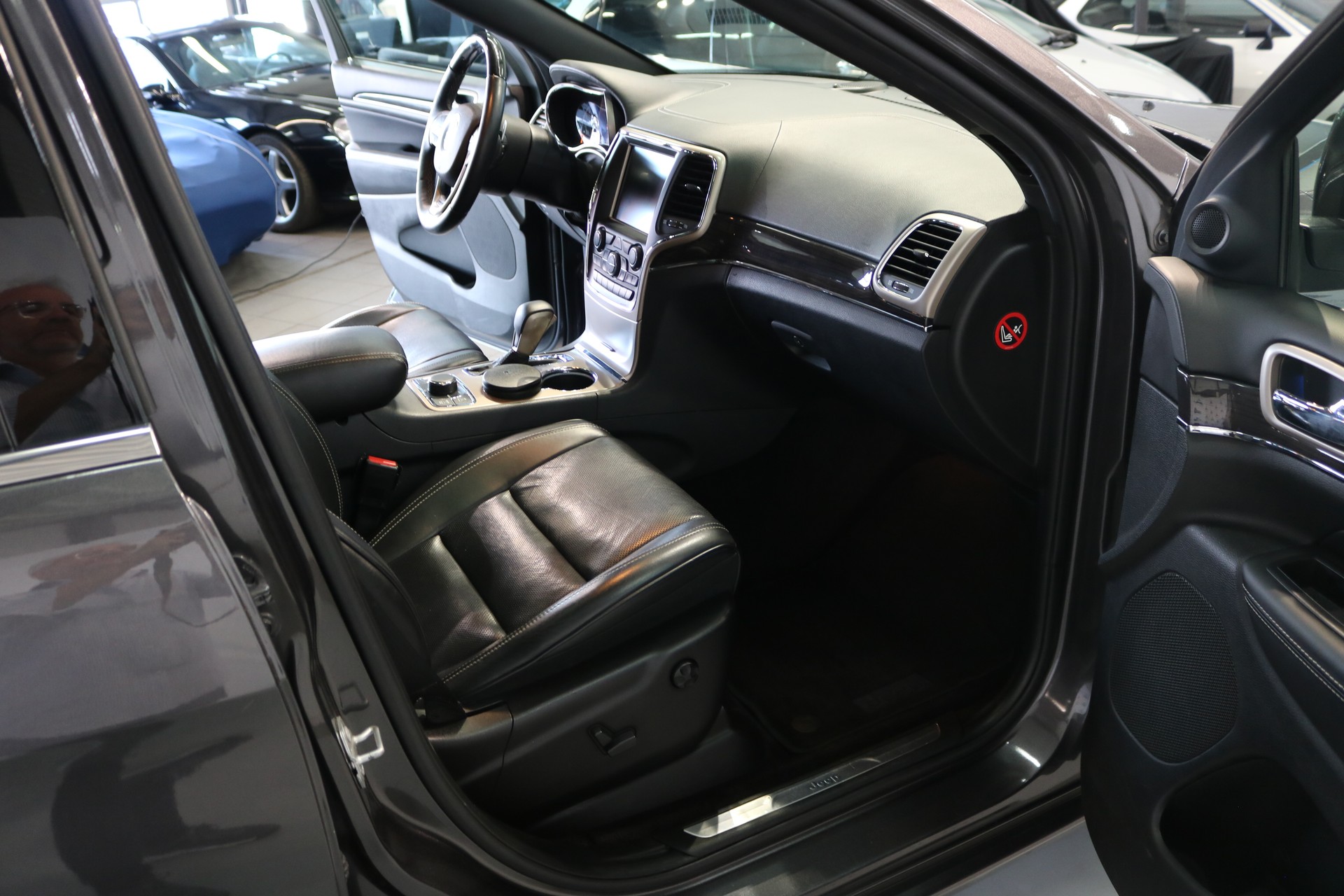 JEEP Grand Cherokee 3.0 CRD Overland Automatic-image-35