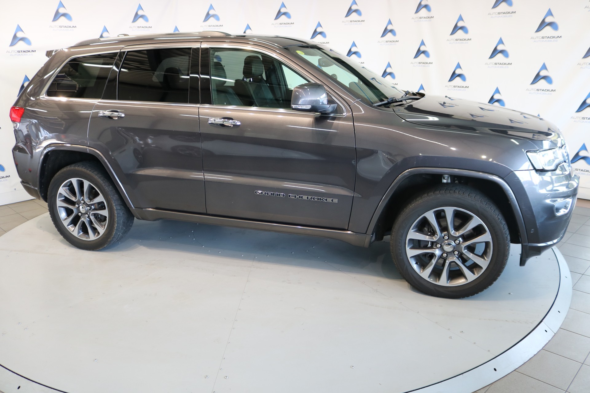 JEEP Grand Cherokee 3.0 CRD Overland Automatic-image-18