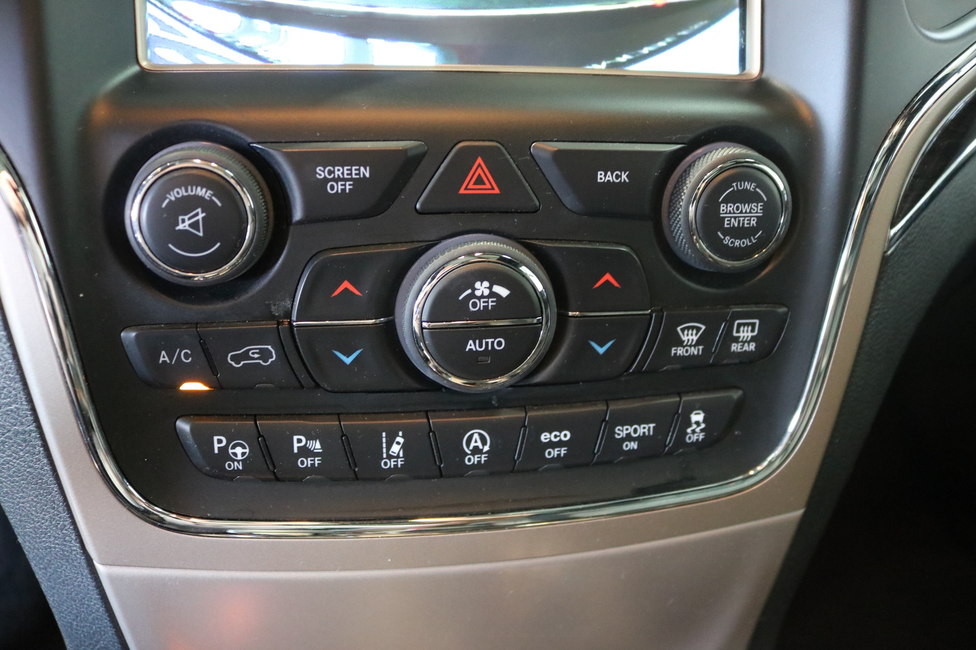 JEEP Grand Cherokee 3.0 CRD Overland Automatic-image-31
