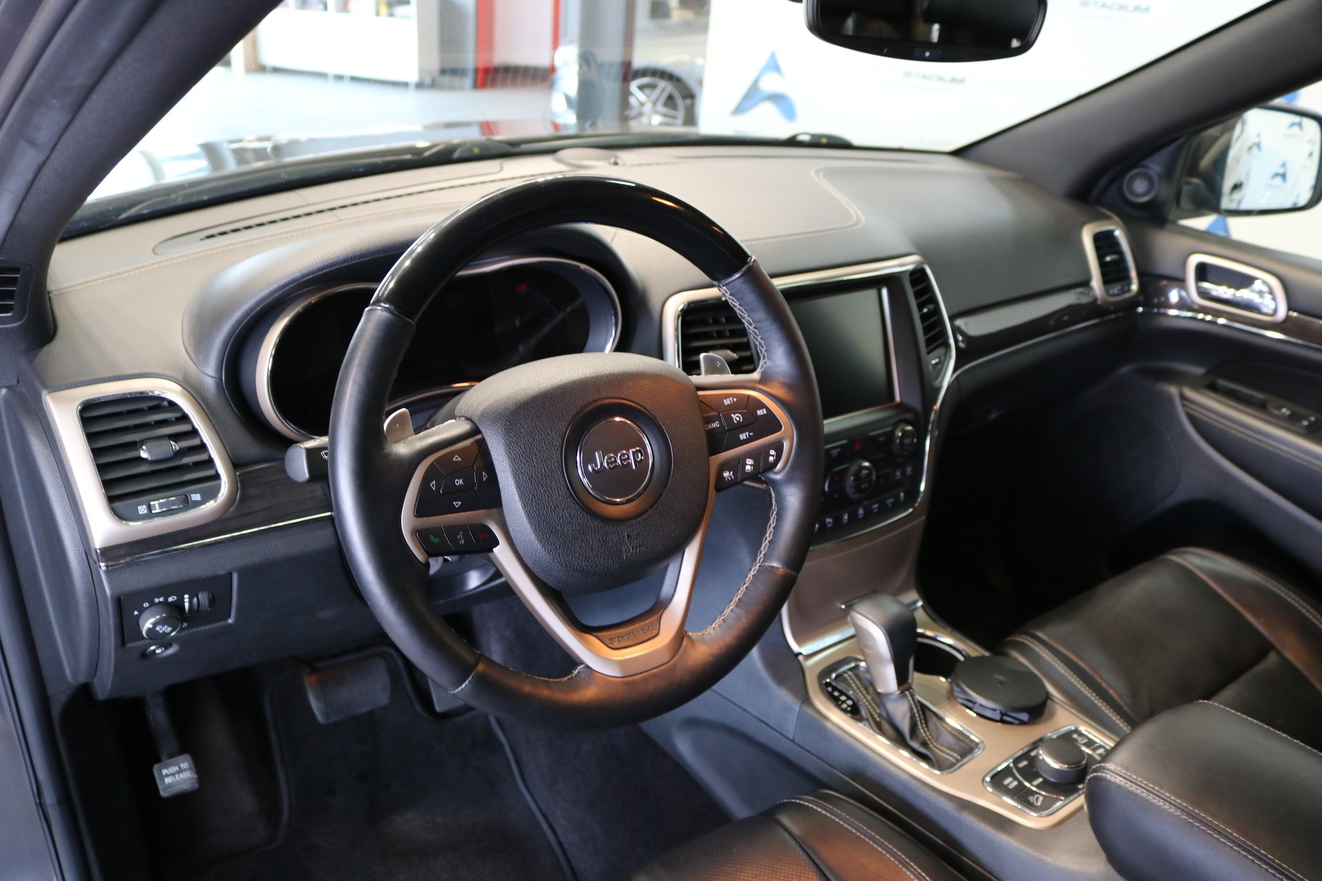 JEEP Grand Cherokee 3.0 CRD Overland Automatic-image-2