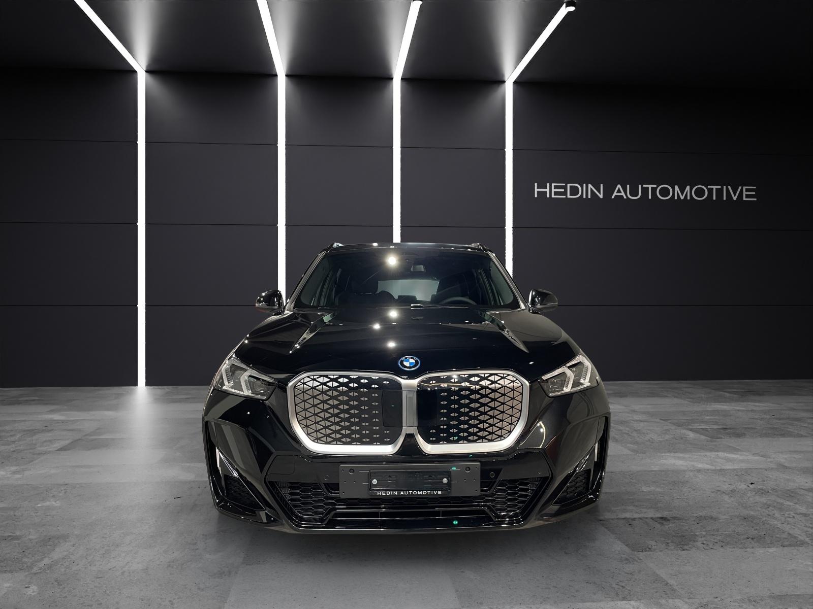 BMW iX1 30 xDrive-image-2