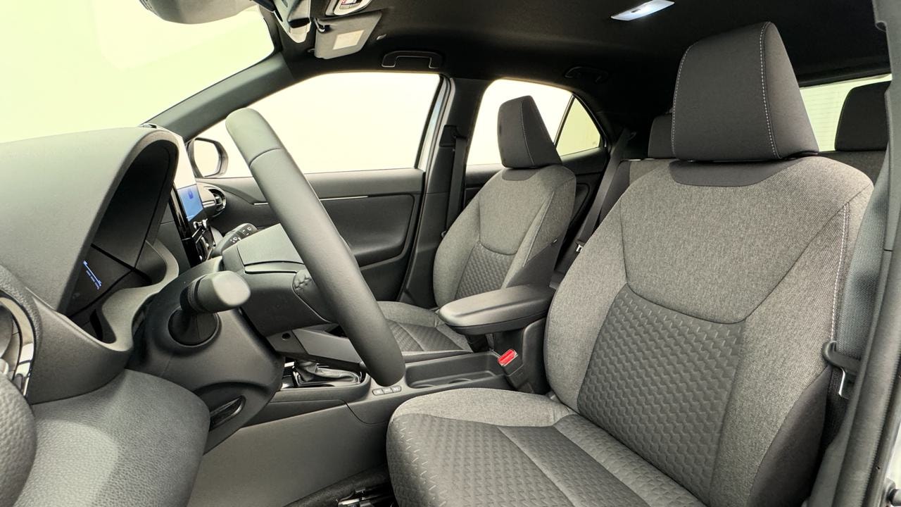 TOYOTA Yaris Cross 1.5 Style e-CVT-image-4