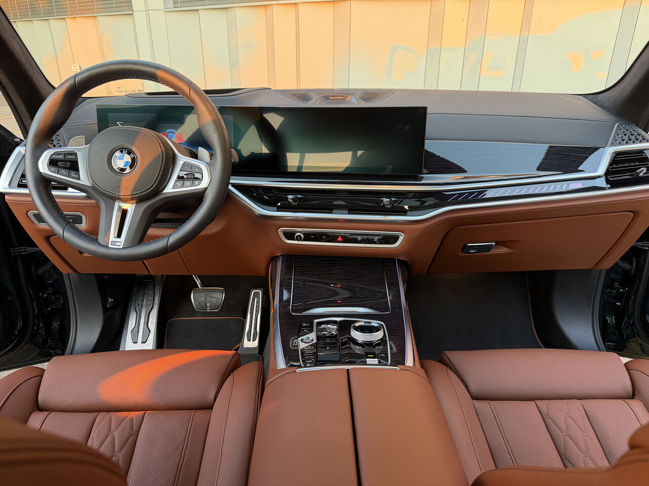 BMW M60i-image-7