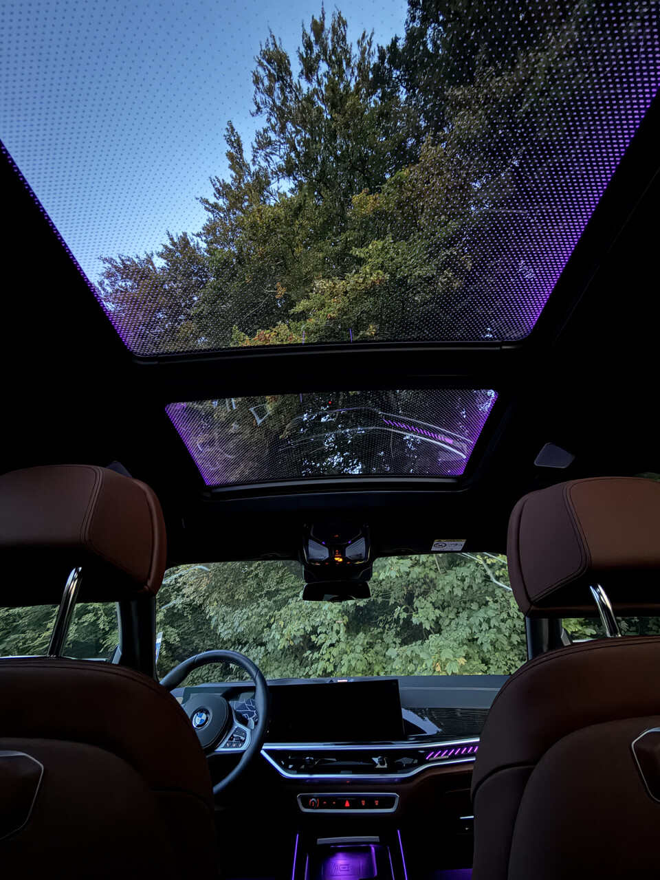 BMW M60i-image-16