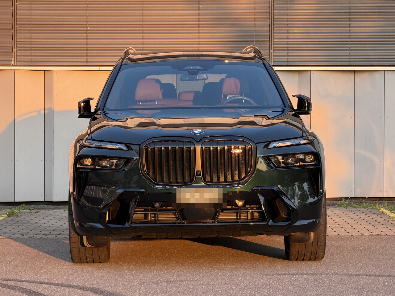 BMW M60i-image-5