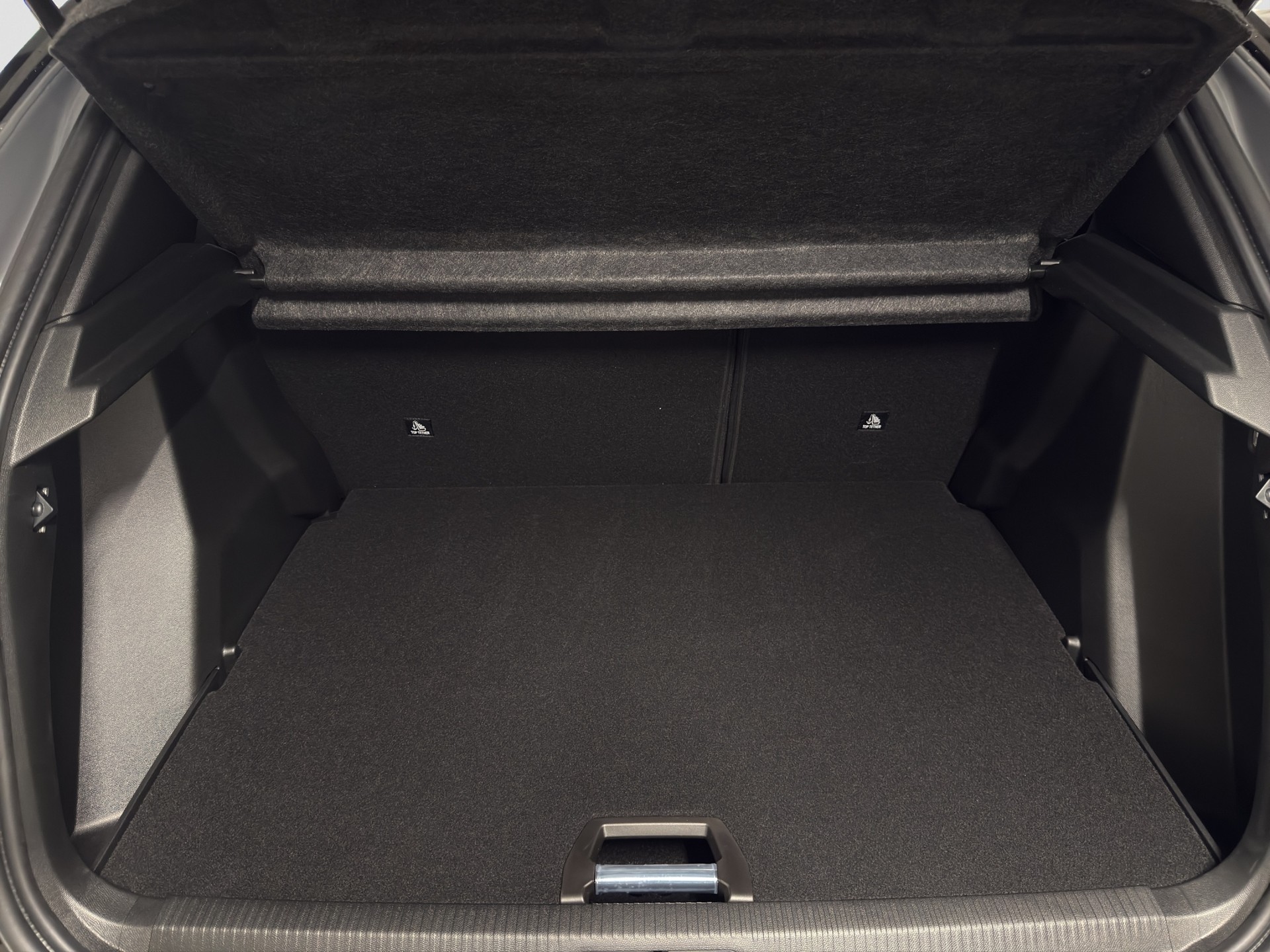 PEUGEOT 2008 1.2 Hybrid 145 GT Exclusive-image-15