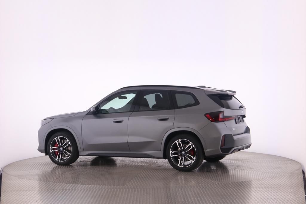 BMW iX1 30 xDrive-image-2