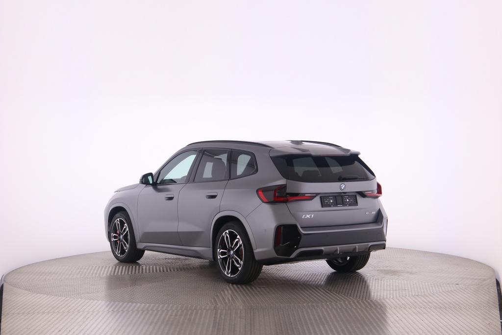 BMW iX1 30 xDrive-image-3