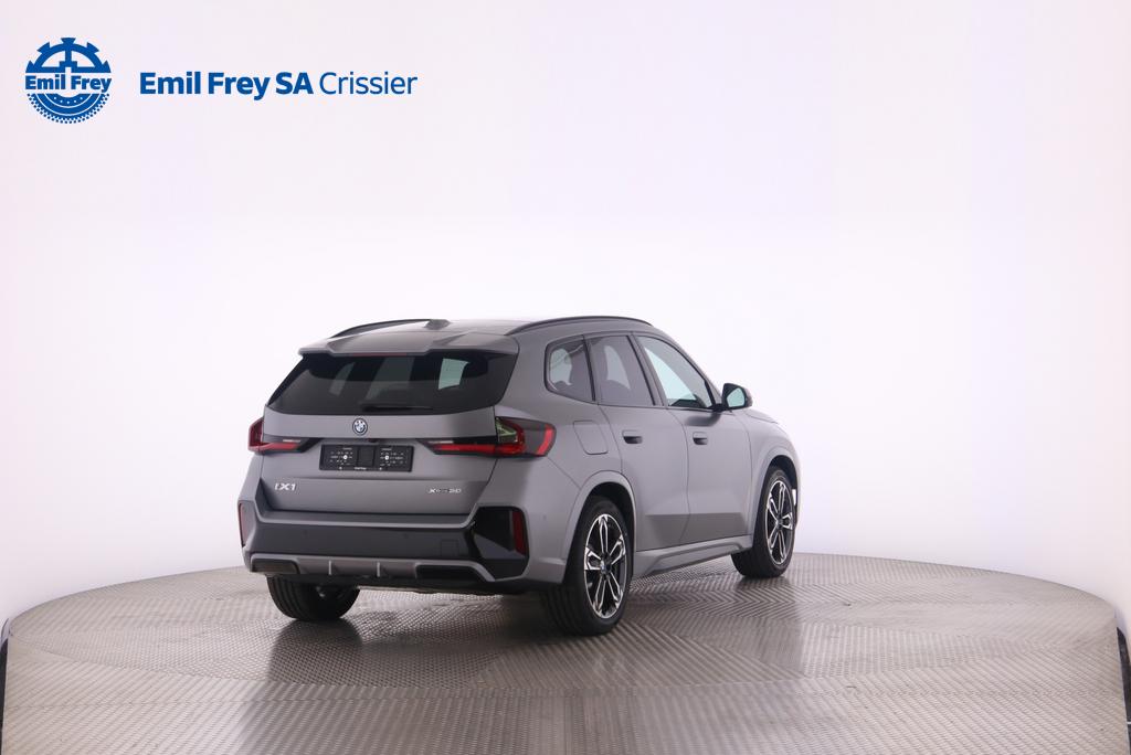 BMW iX1 30 xDrive-image-1
