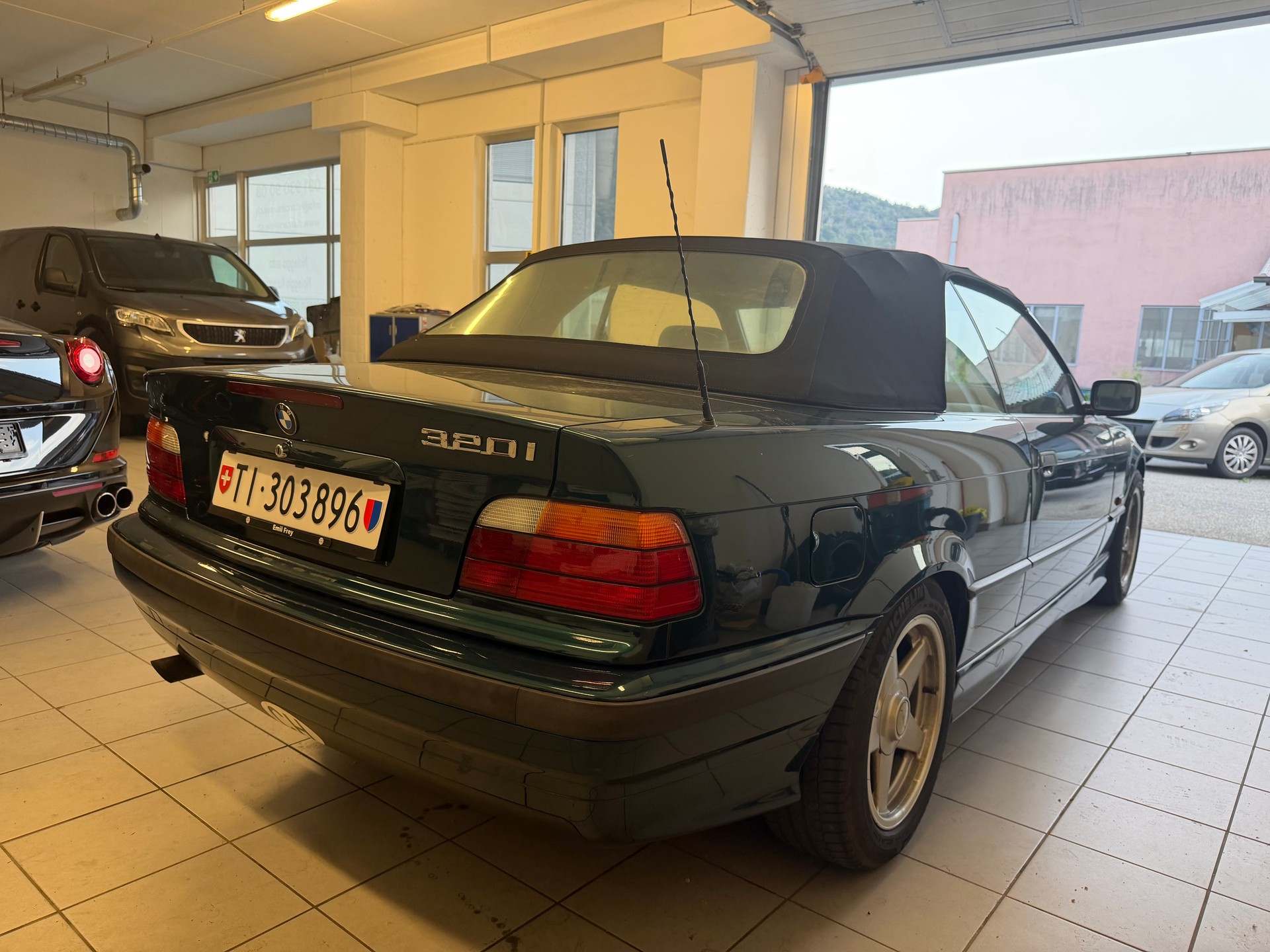 BMW 320i Cabrio*Service Book Completo*-image-3
