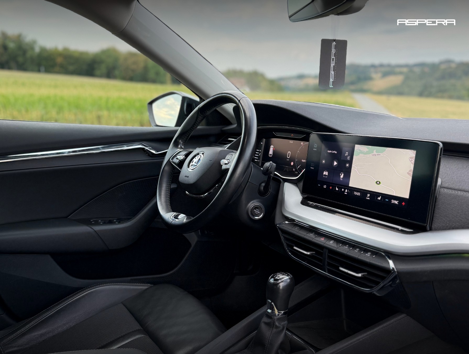 SKODA Octavia Combi 2.0 TDI Style-image-10