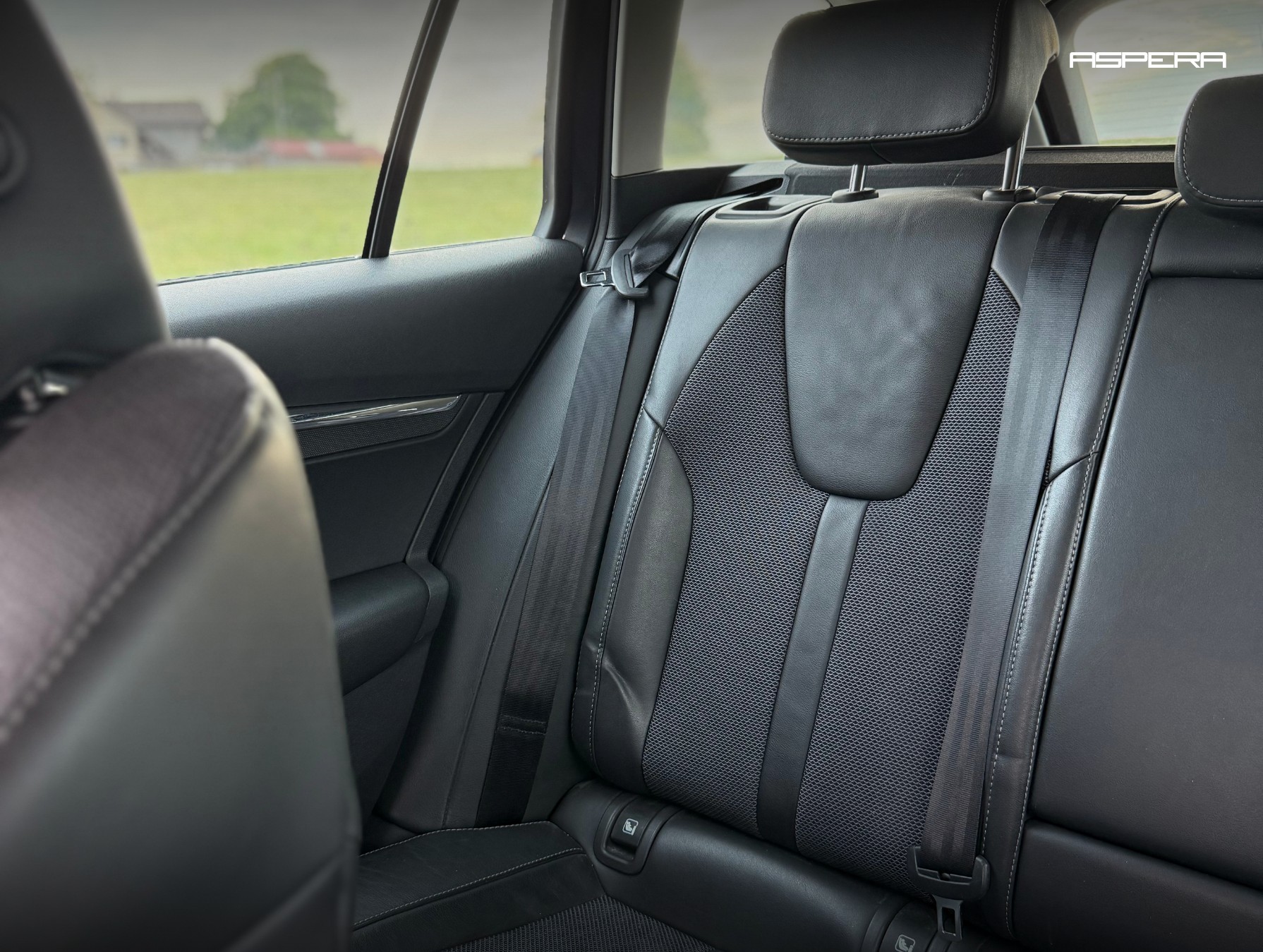 SKODA Octavia Combi 2.0 TDI Style-image-15