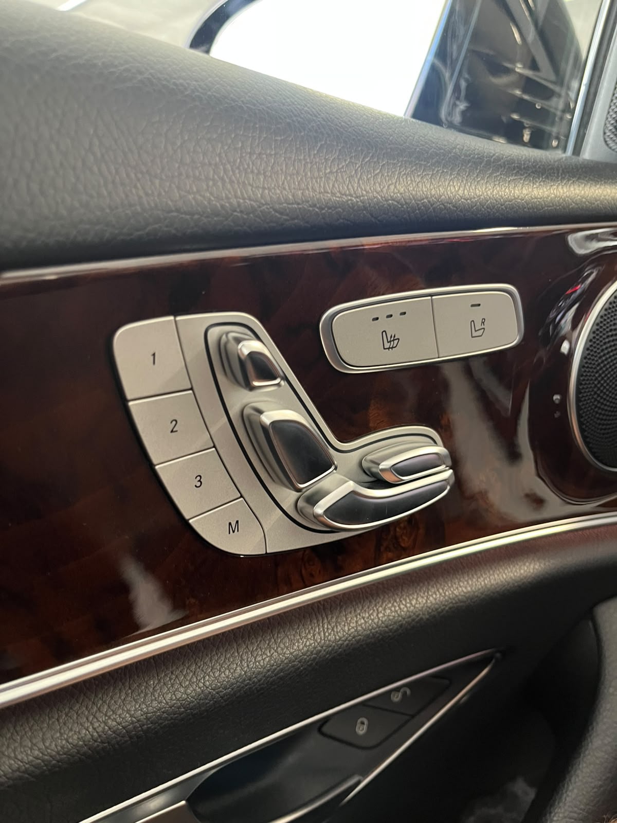 MERCEDES-BENZ E- Klasse-image-9