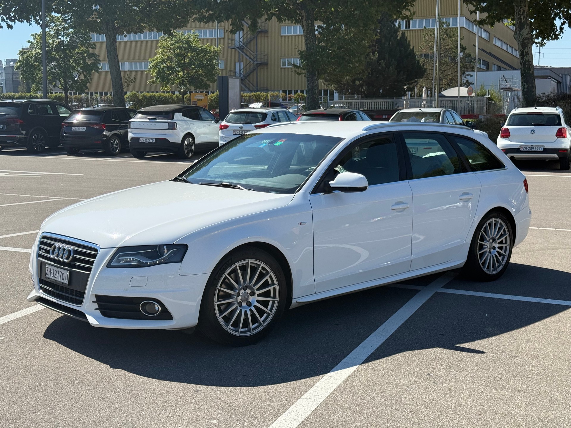 AUDI A4 Avant 2.0 TFSI quattro-image-1