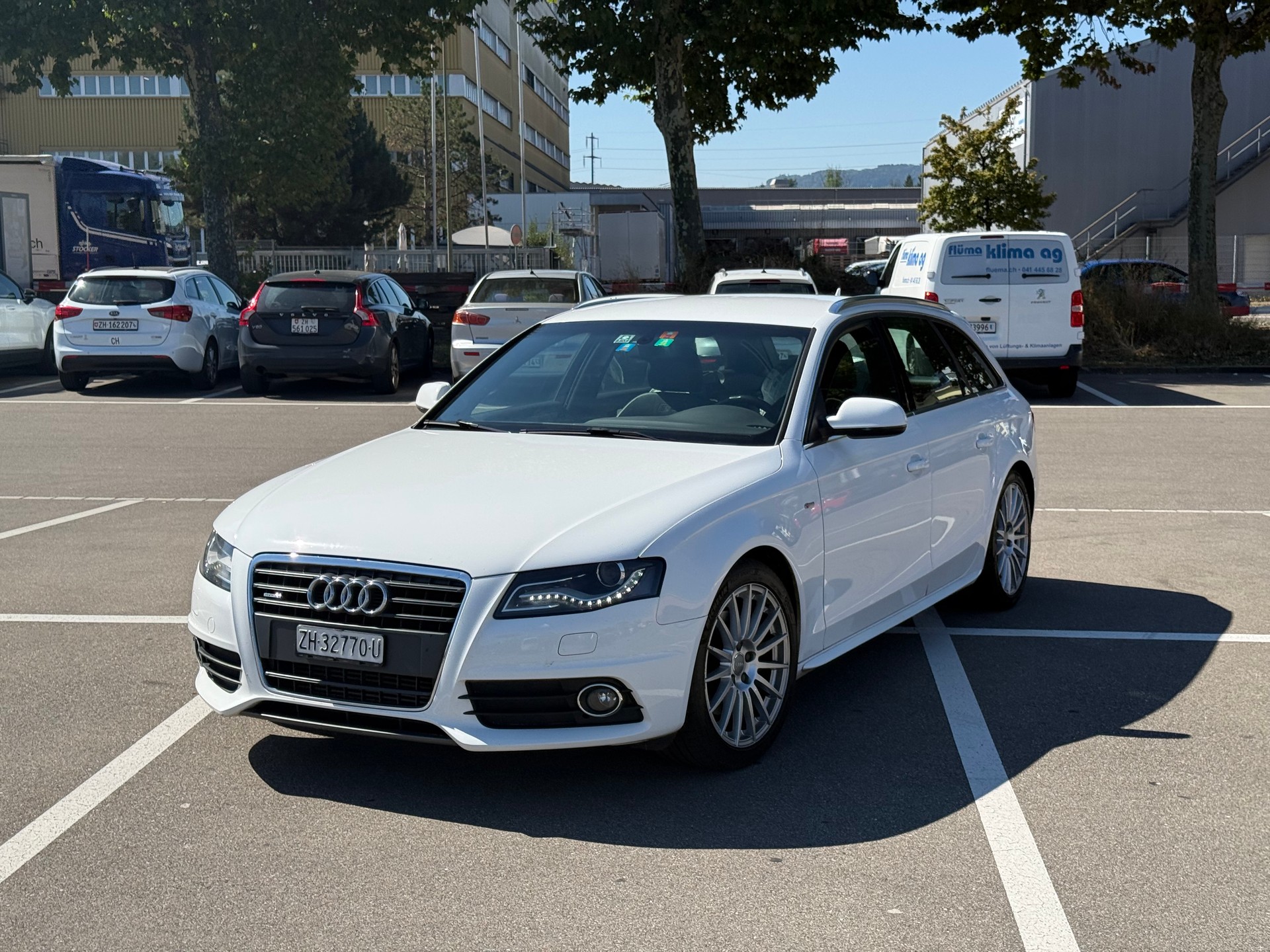 AUDI A4 Avant 2.0 TFSI quattro-image-2