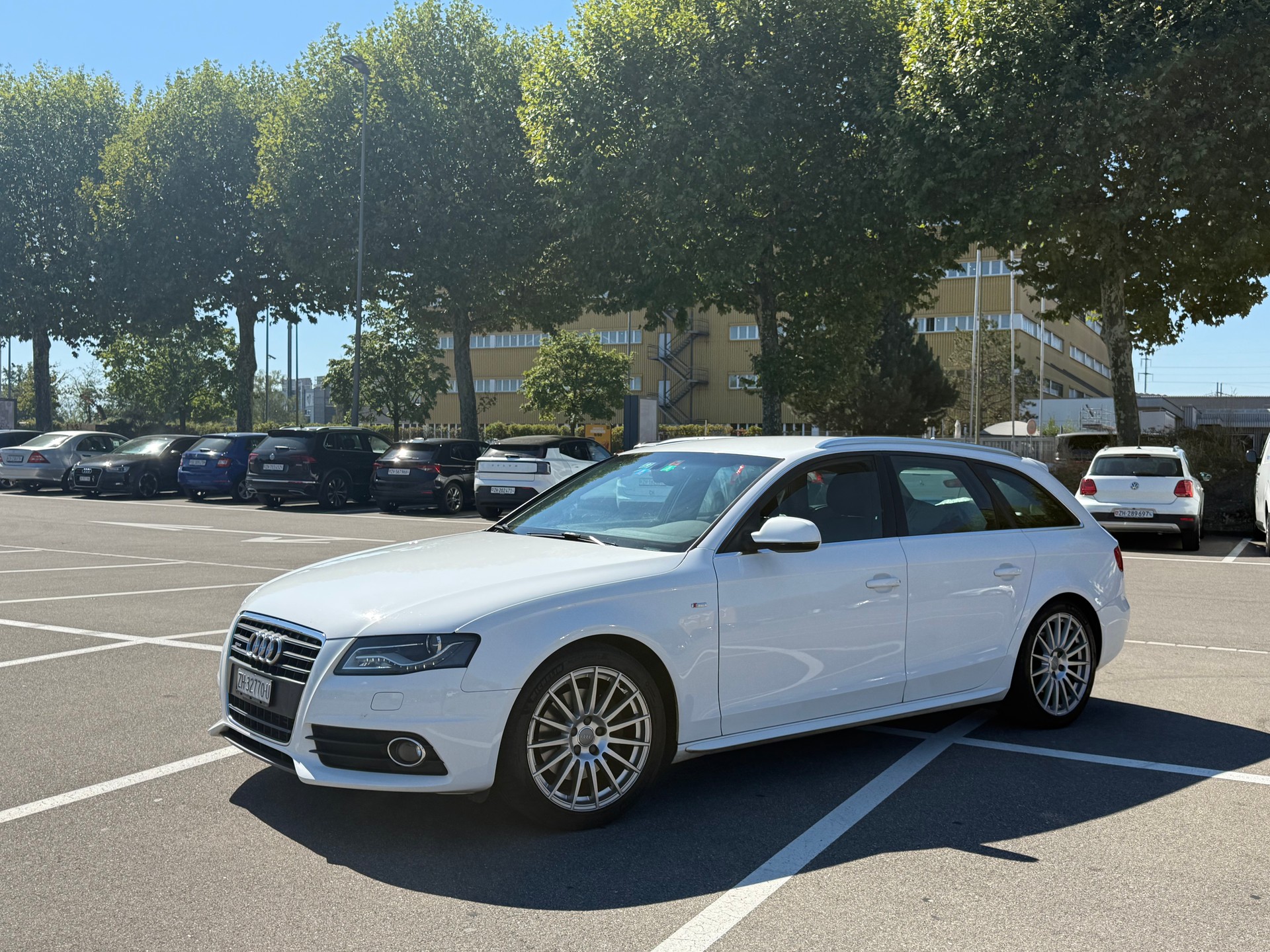 AUDI A4 Avant 2.0 TFSI quattro-image-0