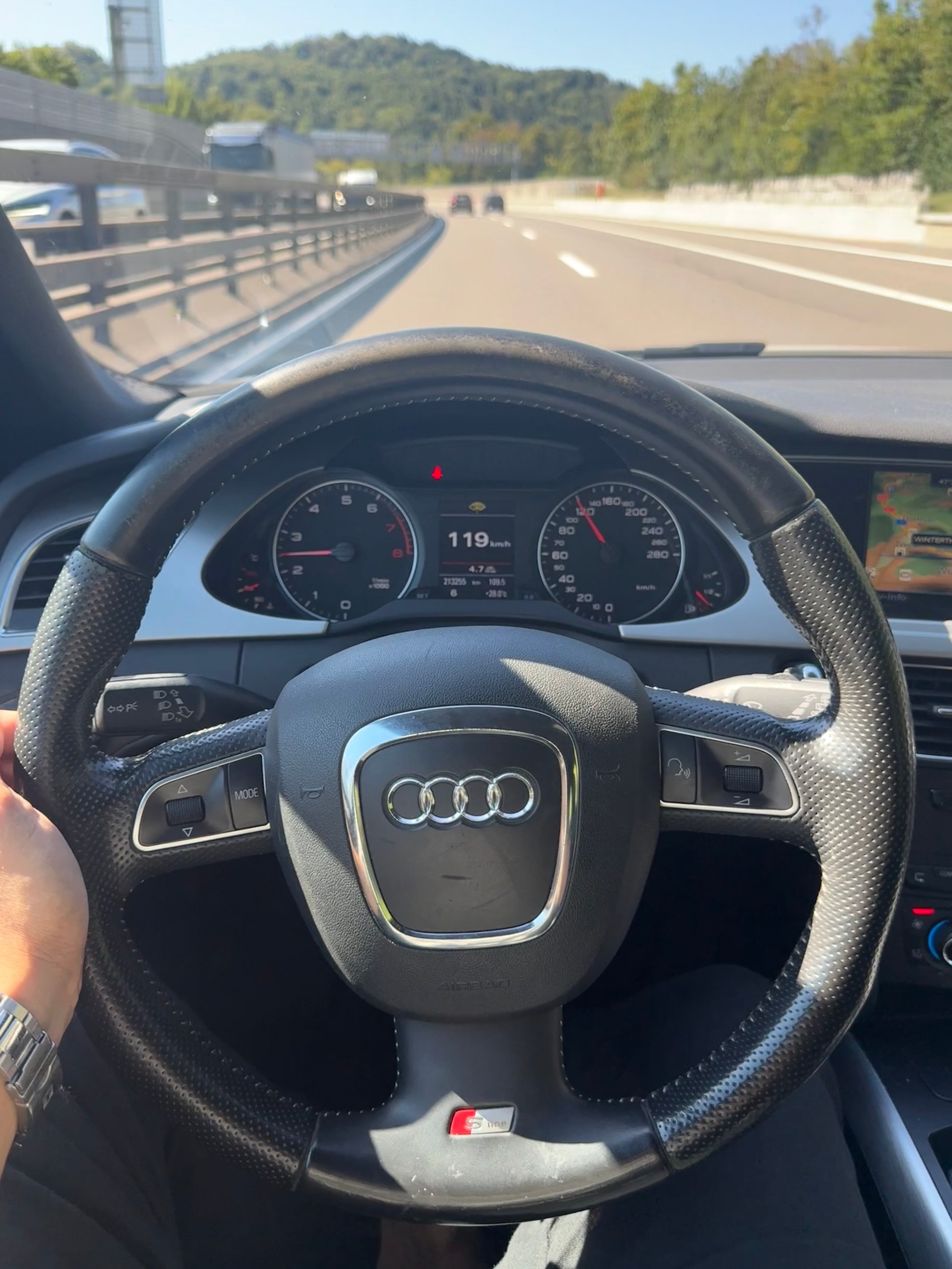 AUDI A4 Avant 2.0 TFSI quattro-image-4