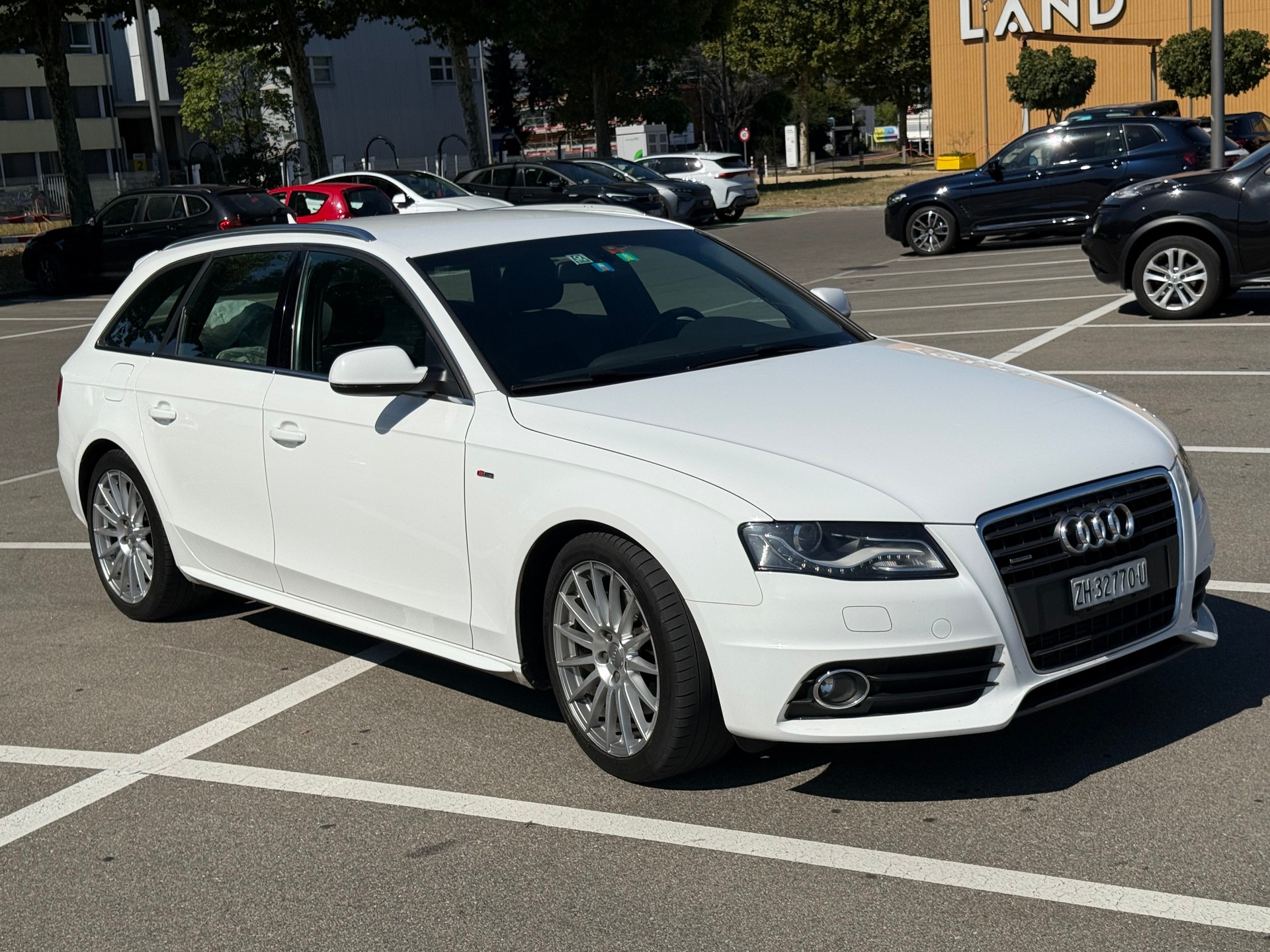 AUDI A4 Avant 2.0 TFSI quattro-image-5