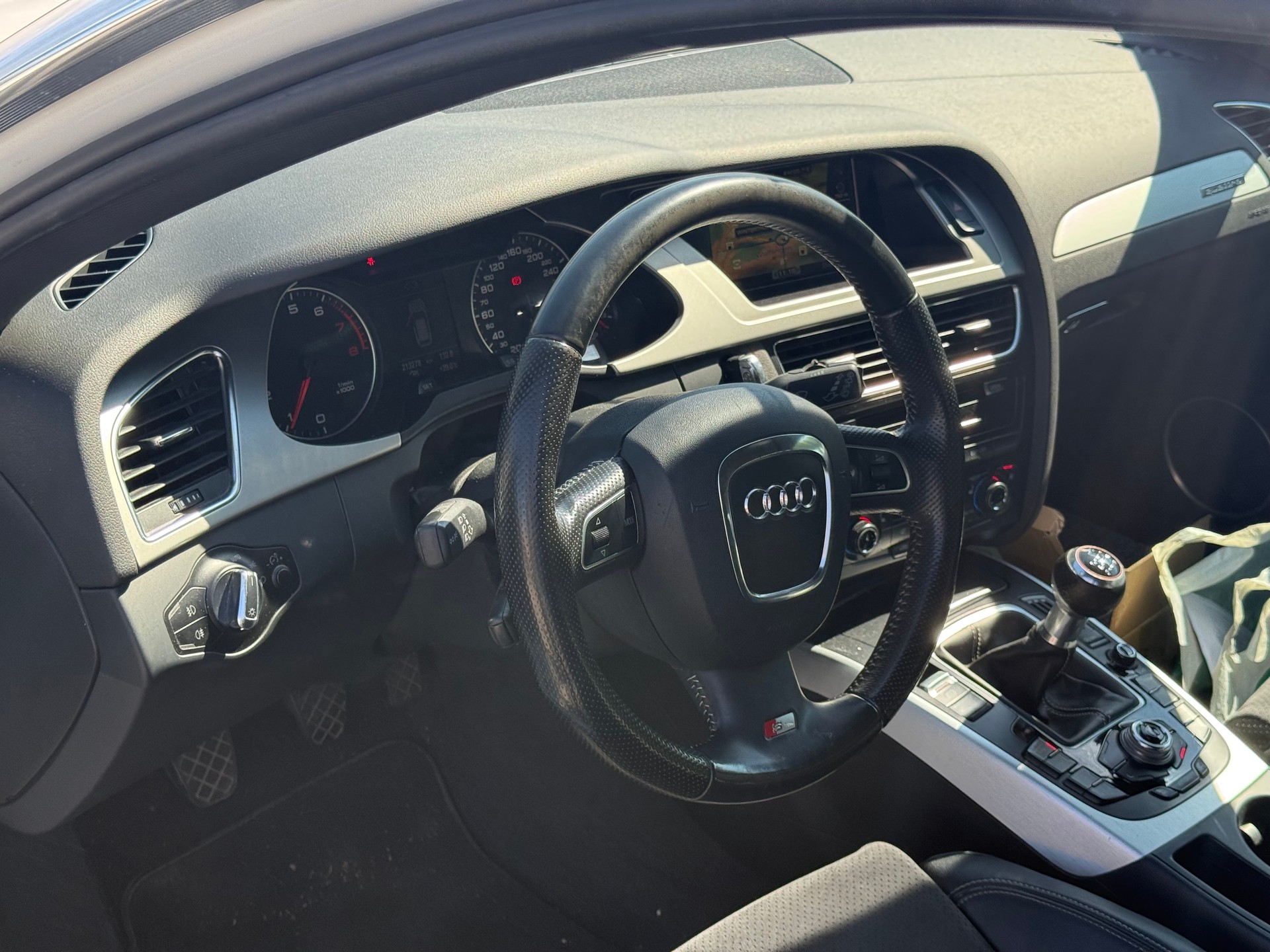AUDI A4 Avant 2.0 TFSI quattro-image-12