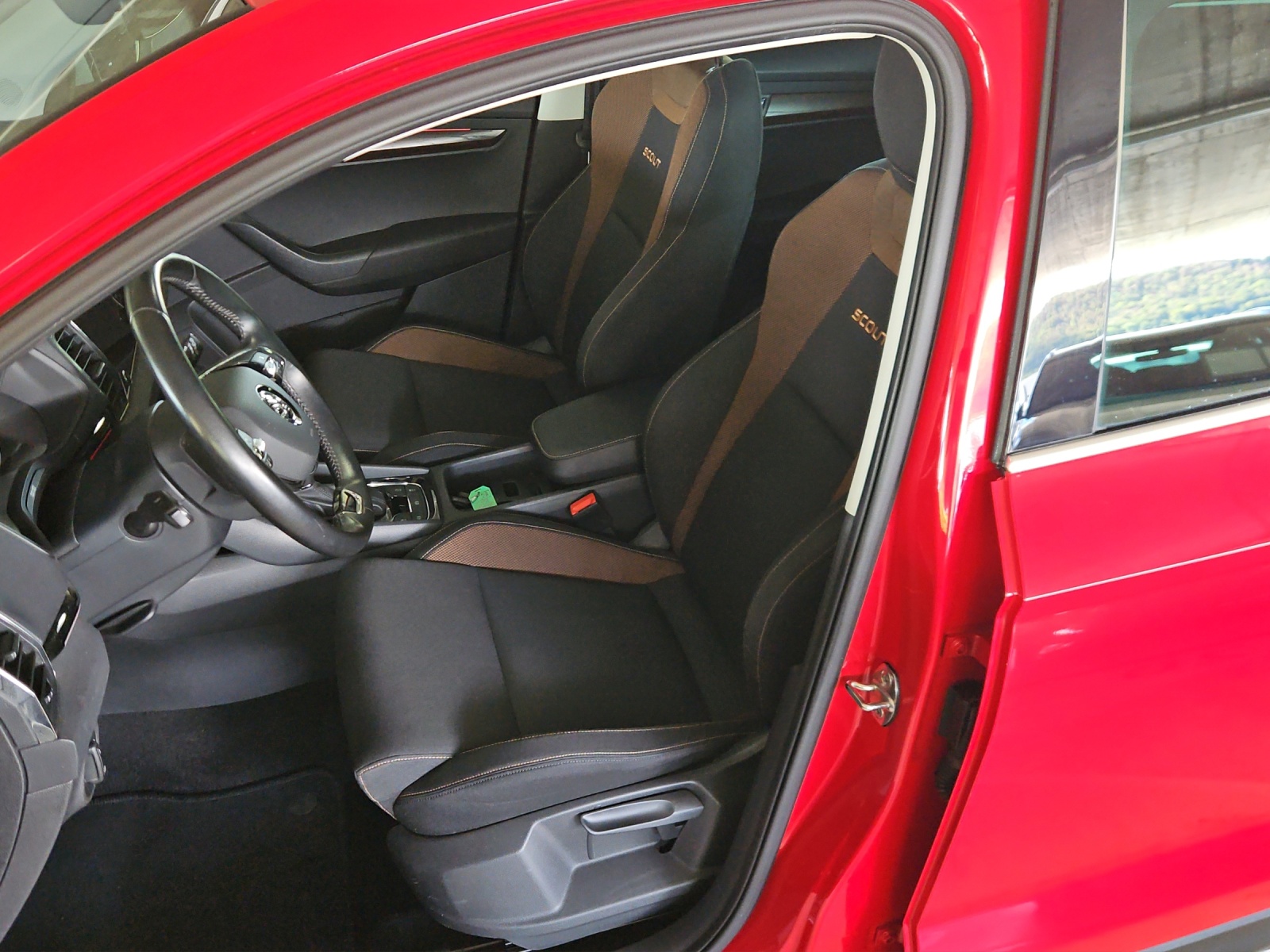 SKODA Karoq 2.0 TDI CR Scout 4x4 DSG-image-8