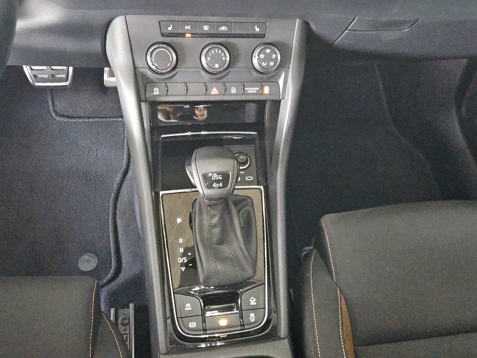 SKODA Karoq 2.0 TDI CR Scout 4x4 DSG-image-19