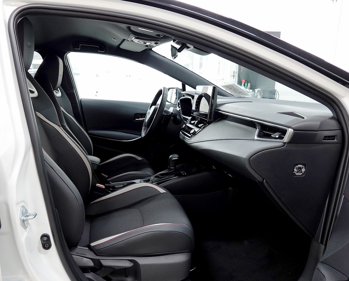 TOYOTA Corolla Touring Sports 2.0 HSD GR Sport e-CVT-image-4