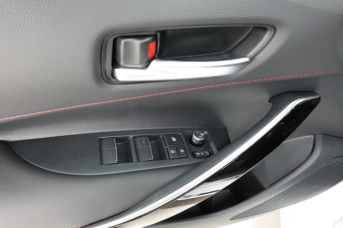 TOYOTA Corolla Touring Sports 2.0 HSD GR Sport e-CVT-image-11
