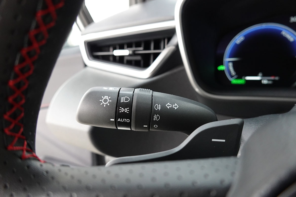 TOYOTA Corolla Touring Sports 2.0 HSD GR Sport e-CVT-image-14