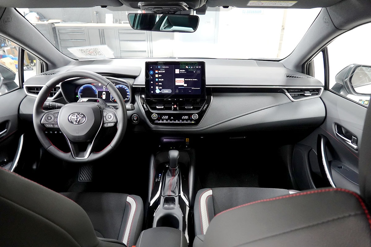 TOYOTA Corolla Touring Sports 2.0 HSD GR Sport e-CVT-image-8