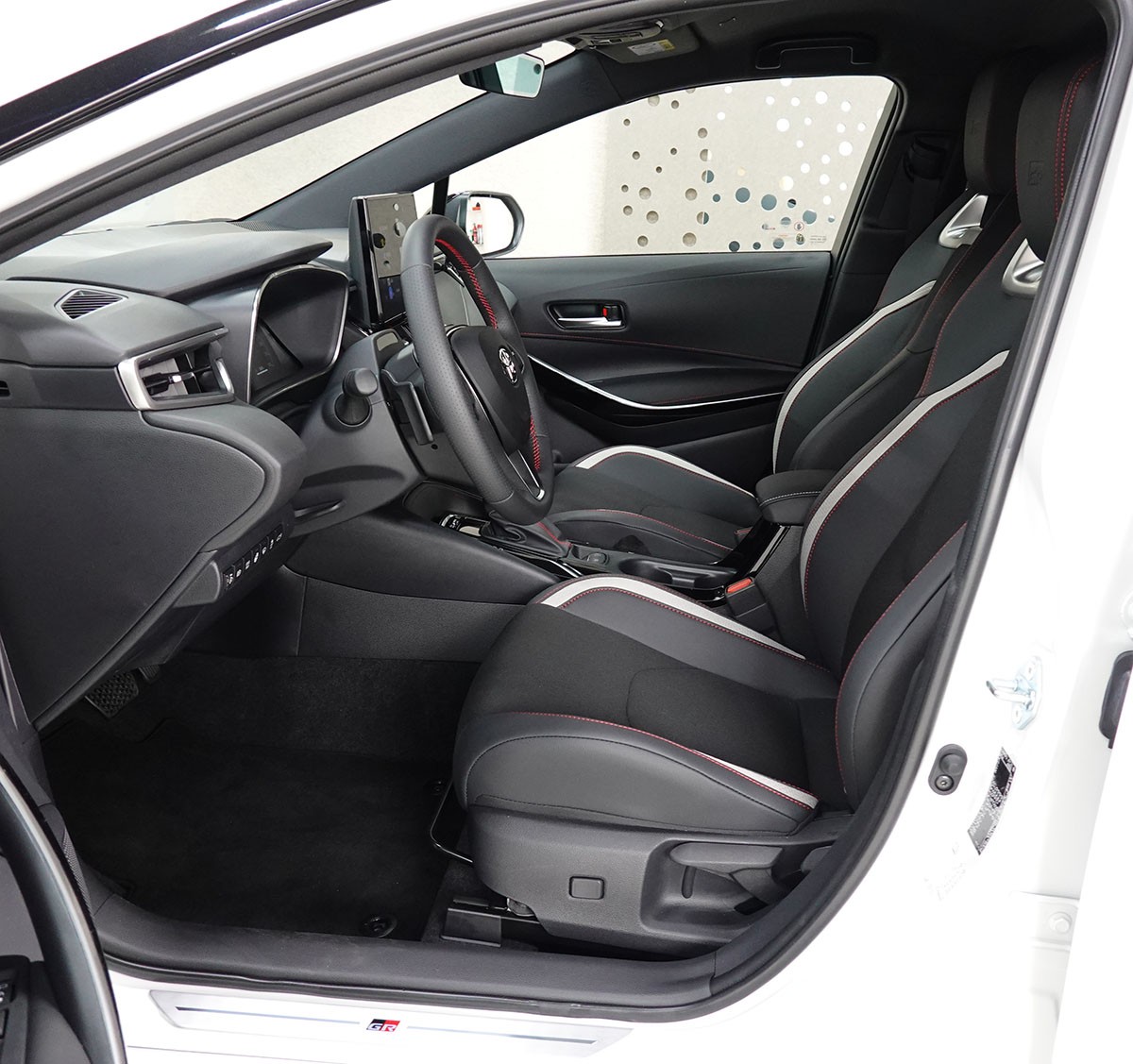 TOYOTA Corolla Touring Sports 2.0 HSD GR Sport e-CVT-image-6