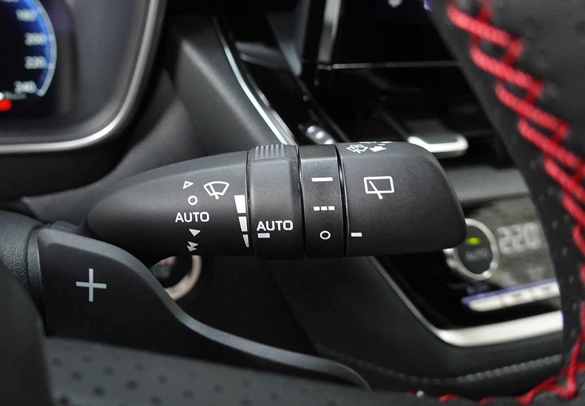 TOYOTA Corolla Touring Sports 2.0 HSD GR Sport e-CVT-image-15