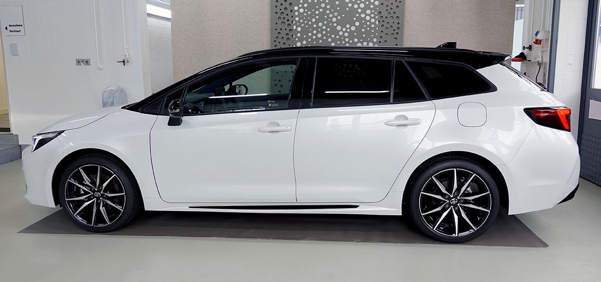 TOYOTA Corolla Touring Sports 2.0 HSD GR Sport e-CVT-image-1