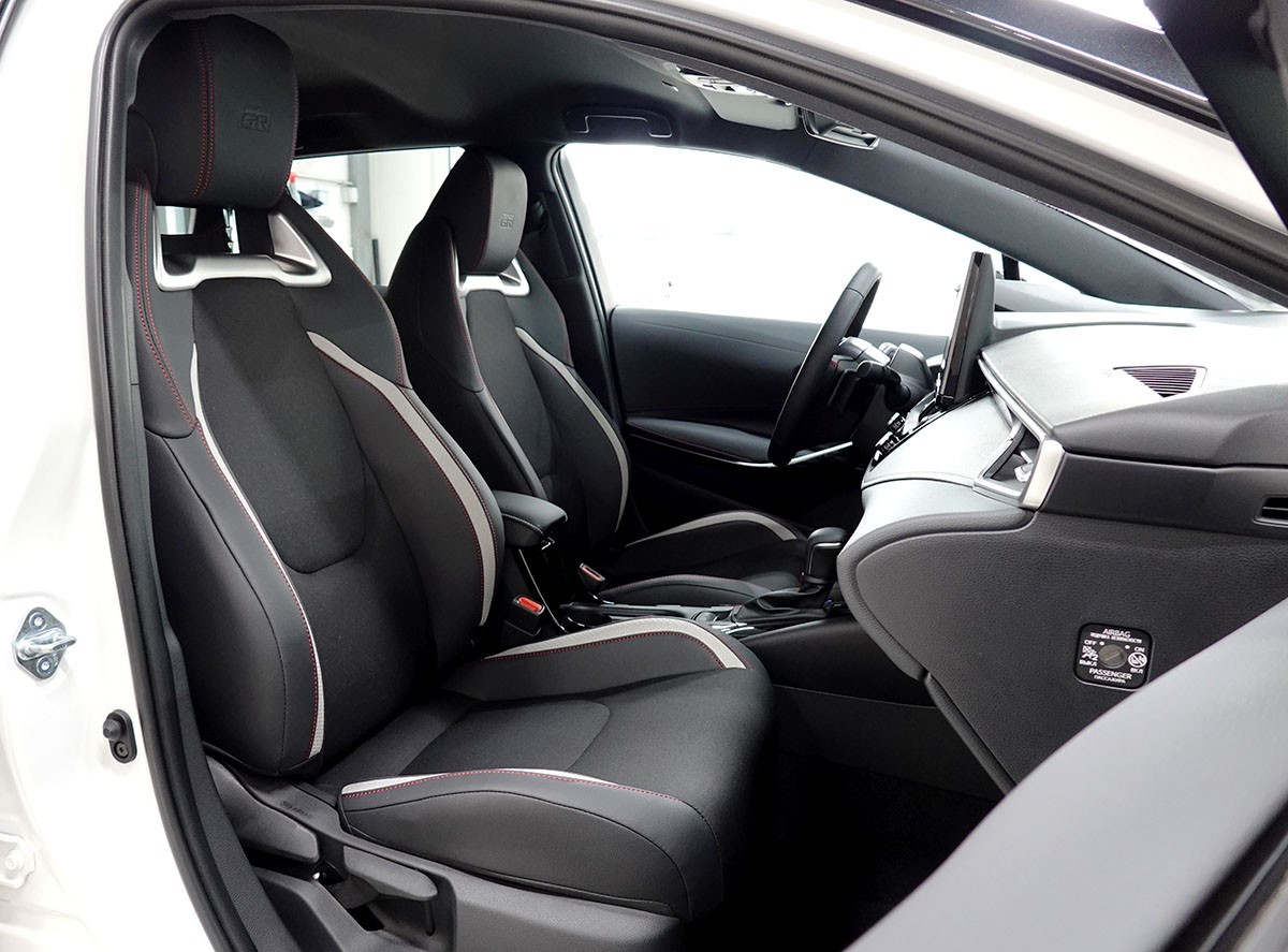 TOYOTA Corolla Touring Sports 2.0 HSD GR Sport e-CVT-image-3