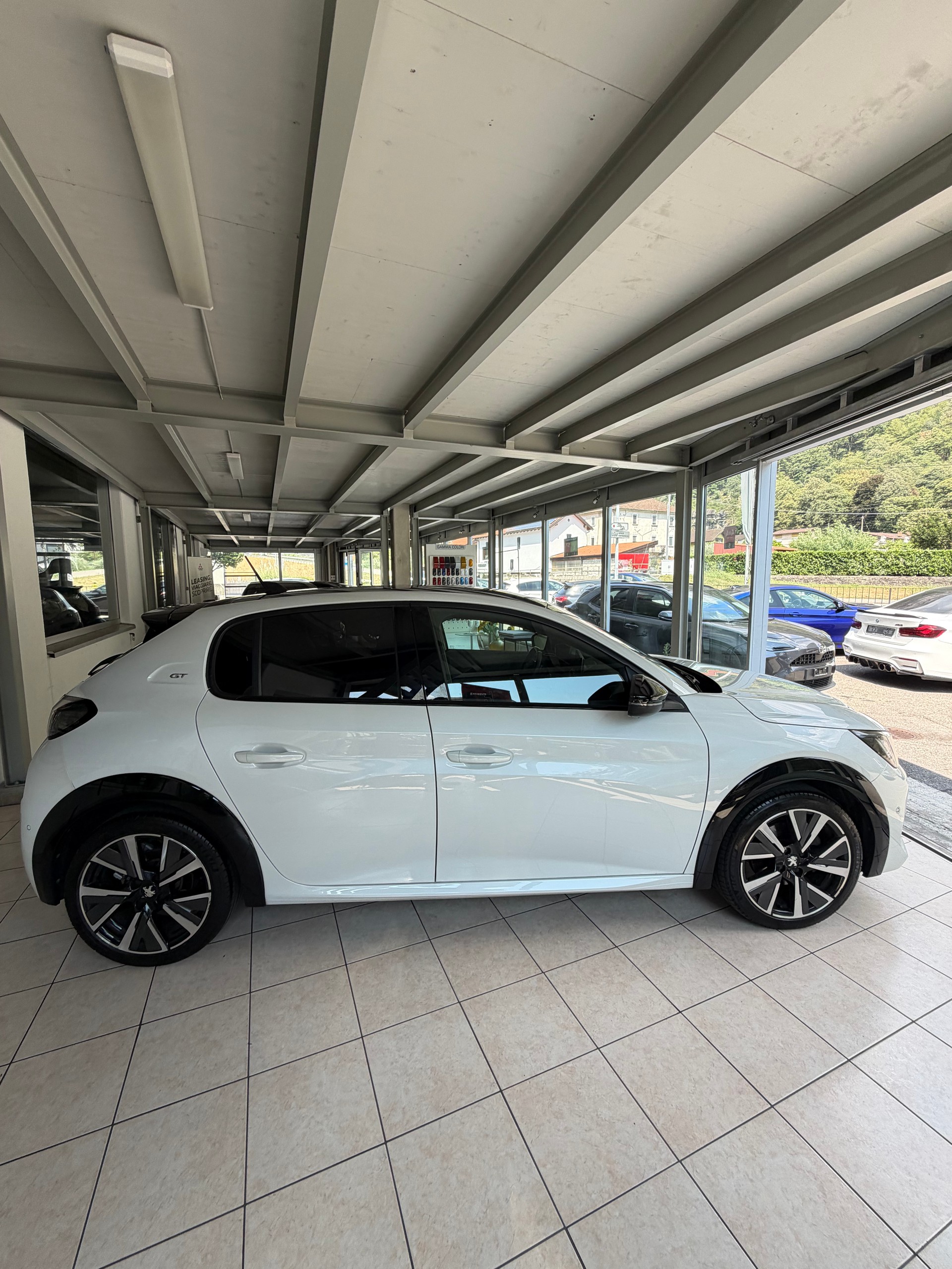 PEUGEOT 208 1.2 PureTech GT-image-5