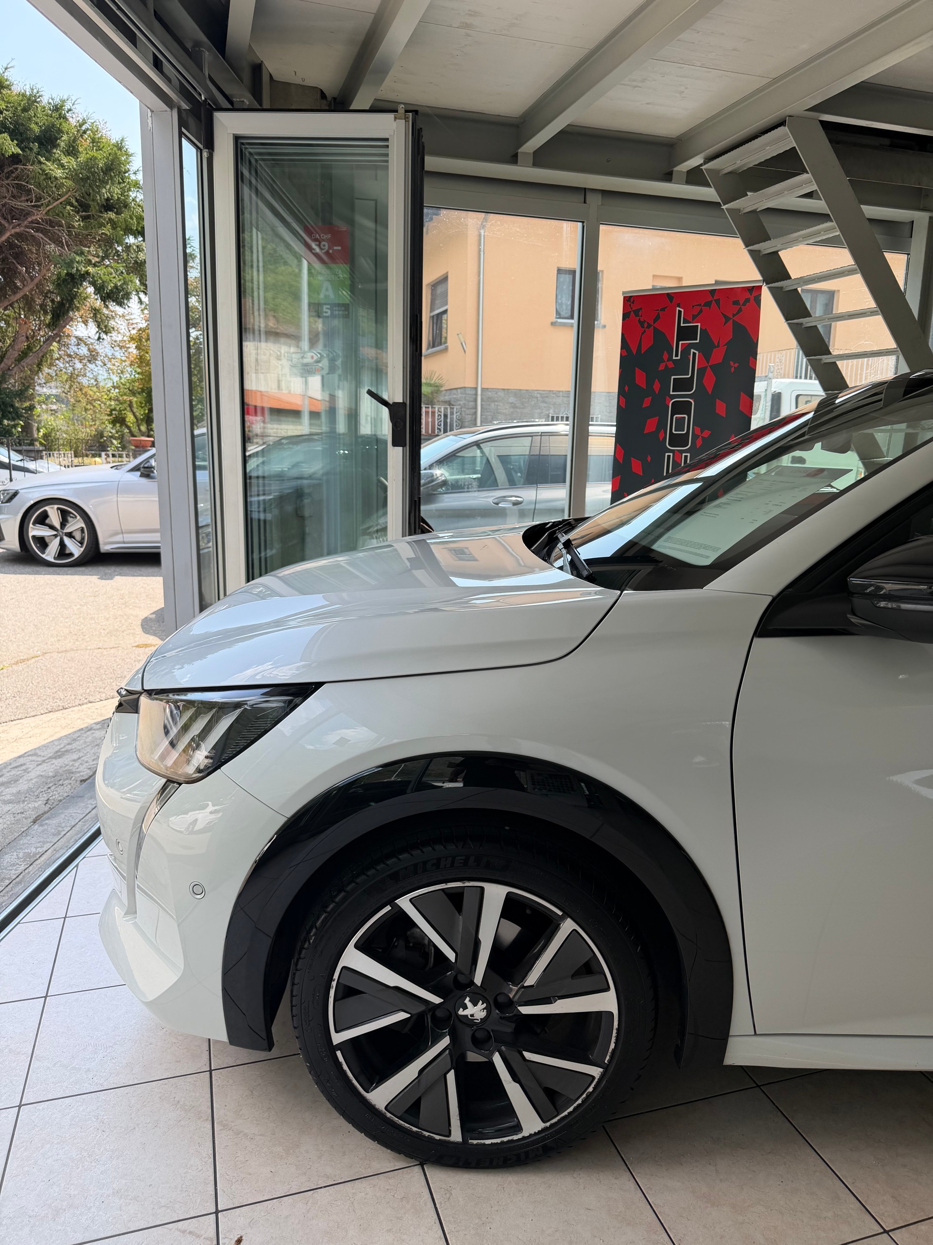 PEUGEOT 208 1.2 PureTech GT-image-1