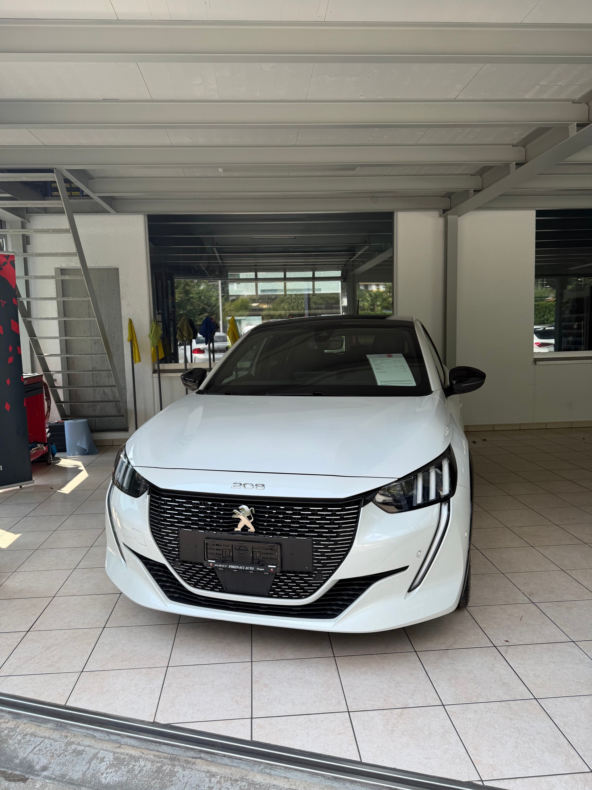 PEUGEOT 208 1.2 PureTech GT-image-0