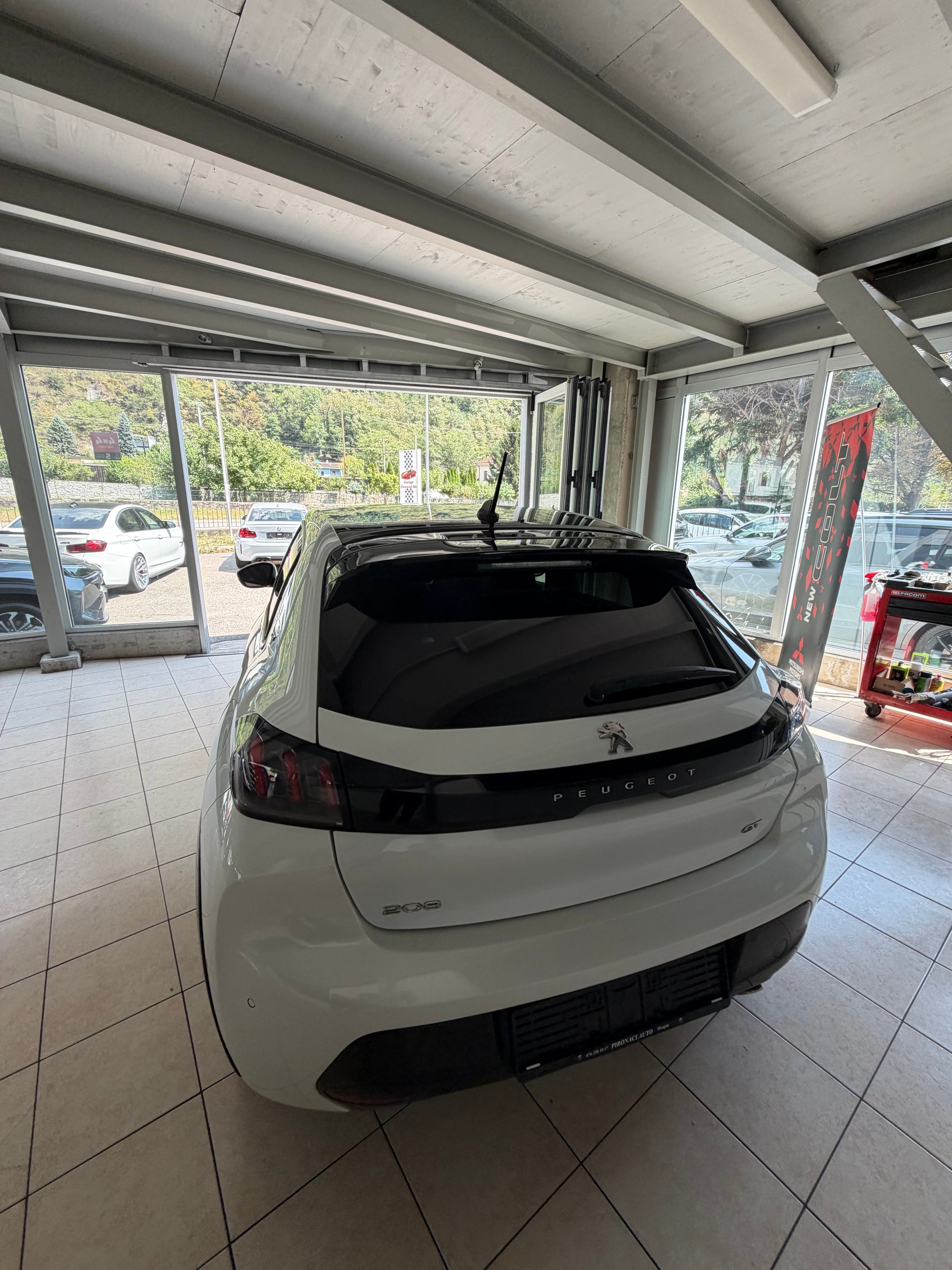 PEUGEOT 208 1.2 PureTech GT-image-4