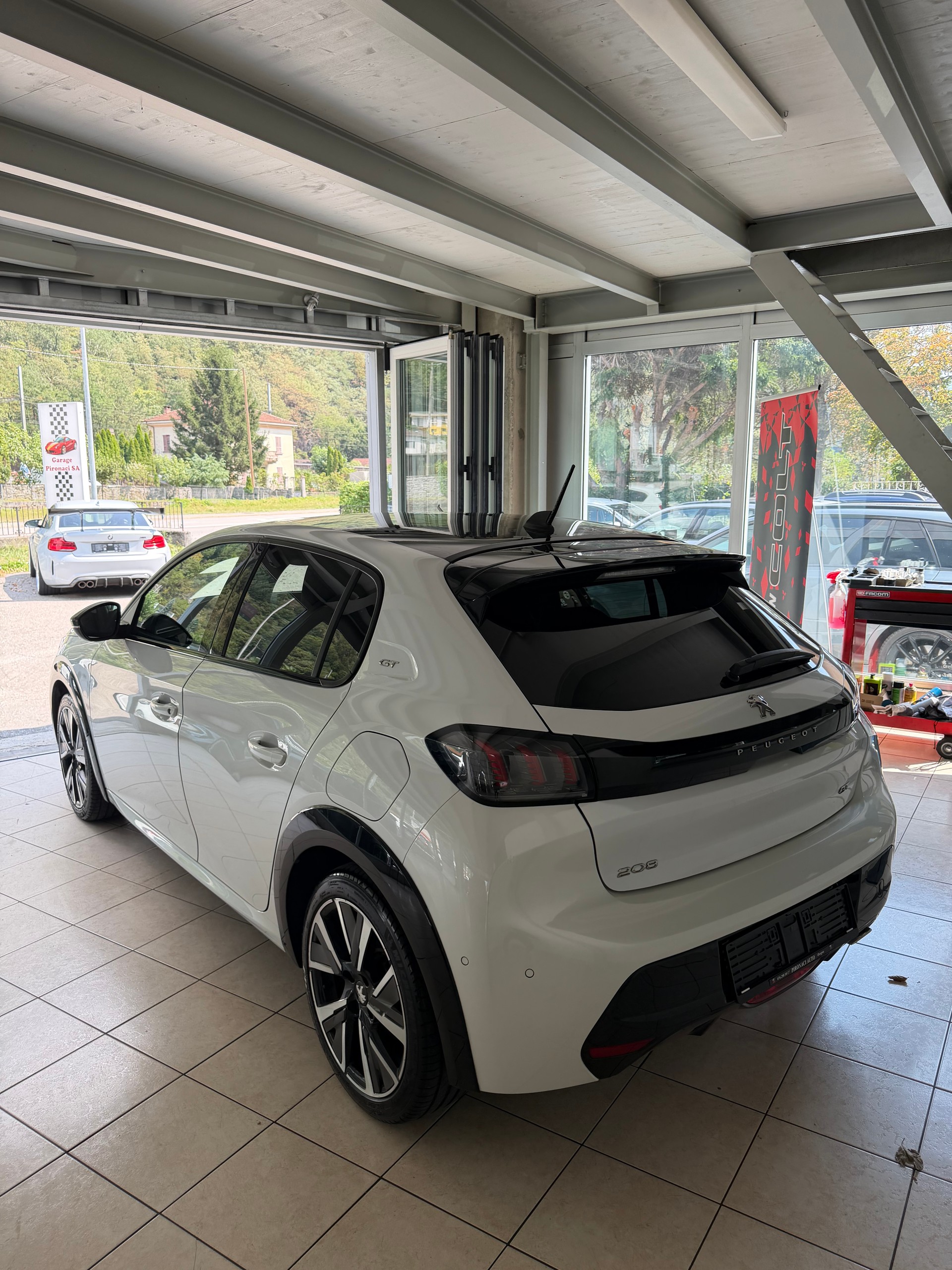 PEUGEOT 208 1.2 PureTech GT-image-3