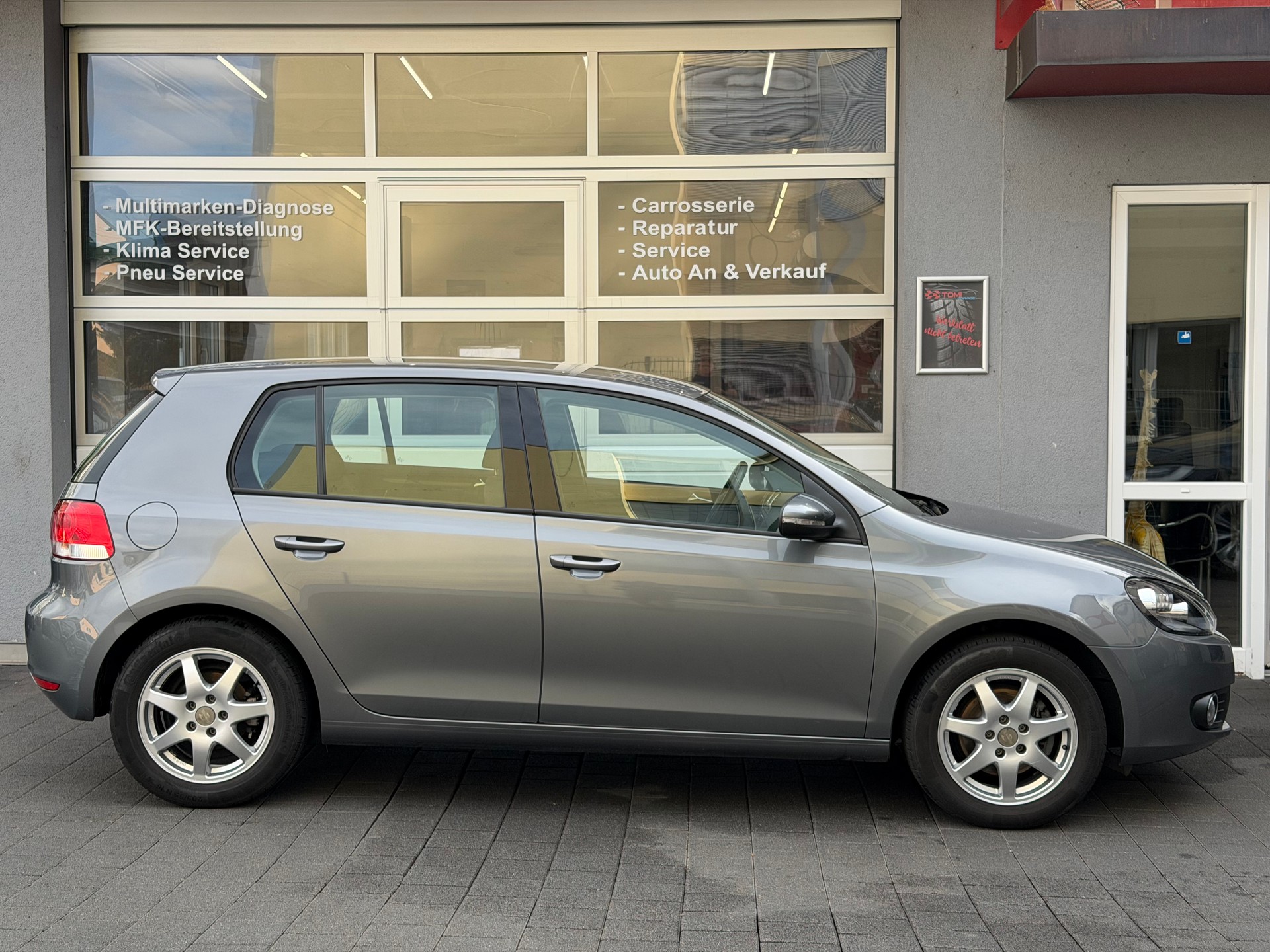 VW Golf 1.4 TSI Comfortline*Ab MFK&Service*8-Fach Räder*Tempomat*CH-FHZ*-image-5