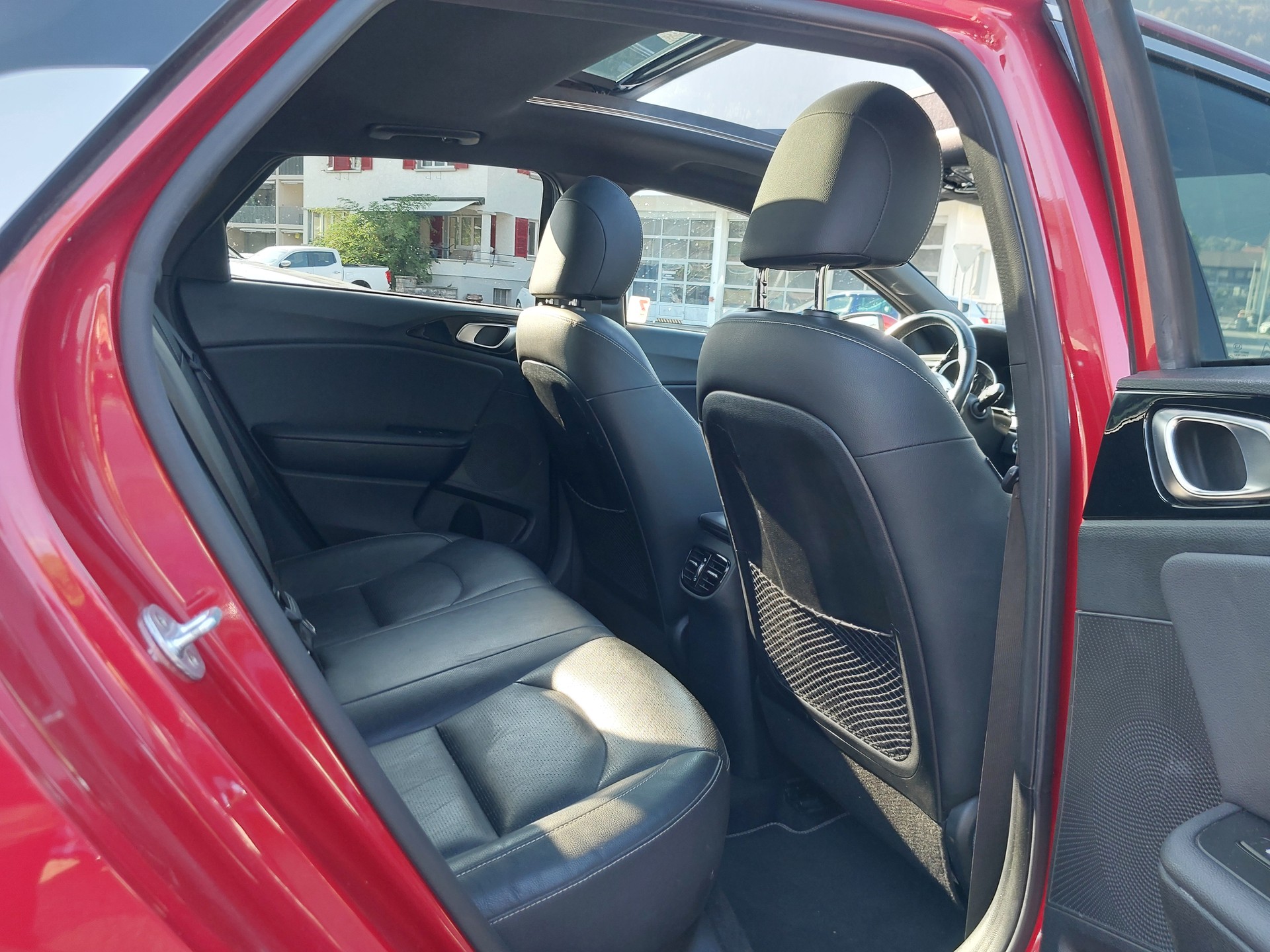KIA ProCeed 1.4 T-GDi GT-Line DCT-image-6