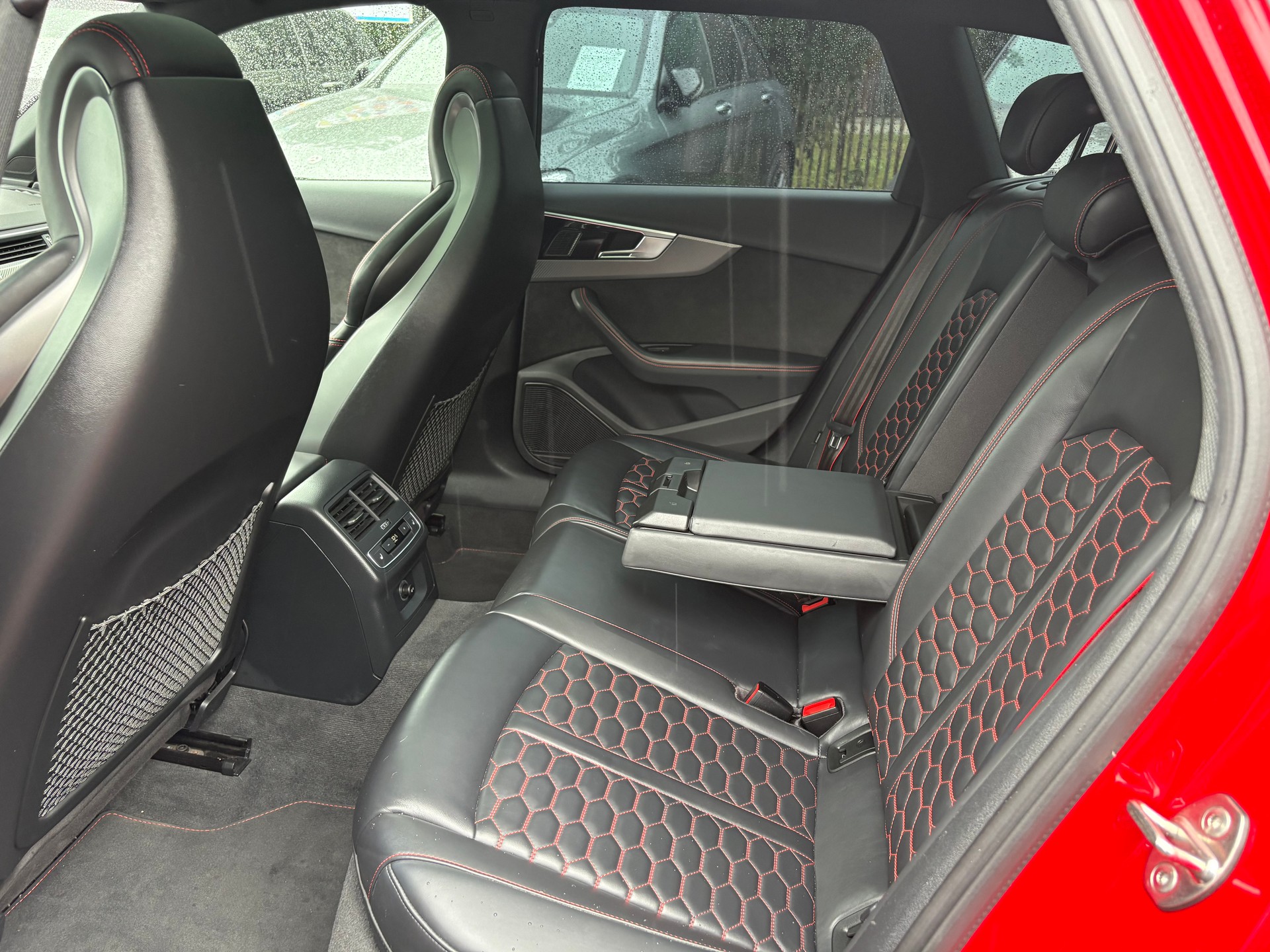 AUDI RS4 Avant quattro tiptronic-image-8