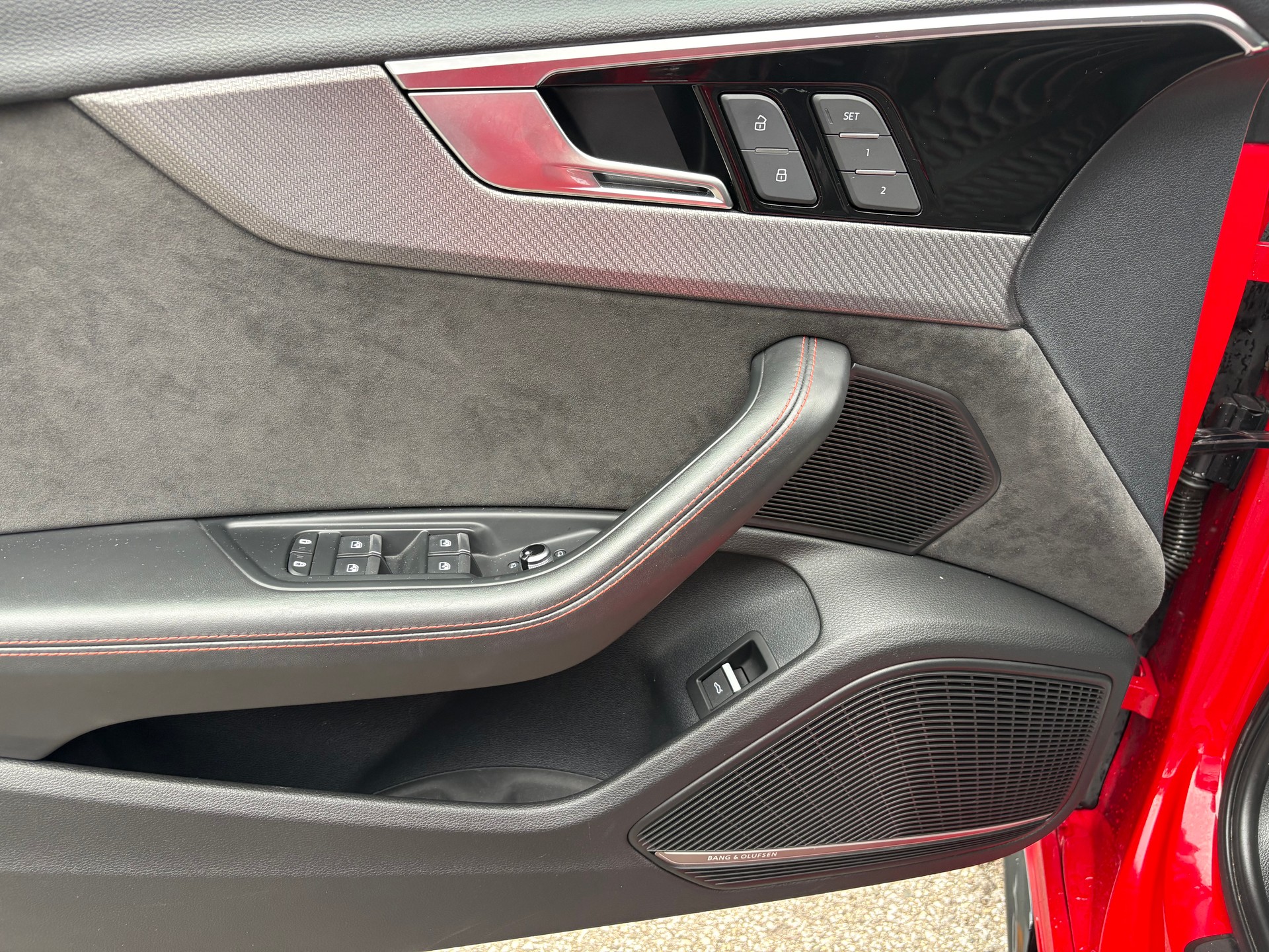 AUDI RS4 Avant quattro tiptronic-image-9