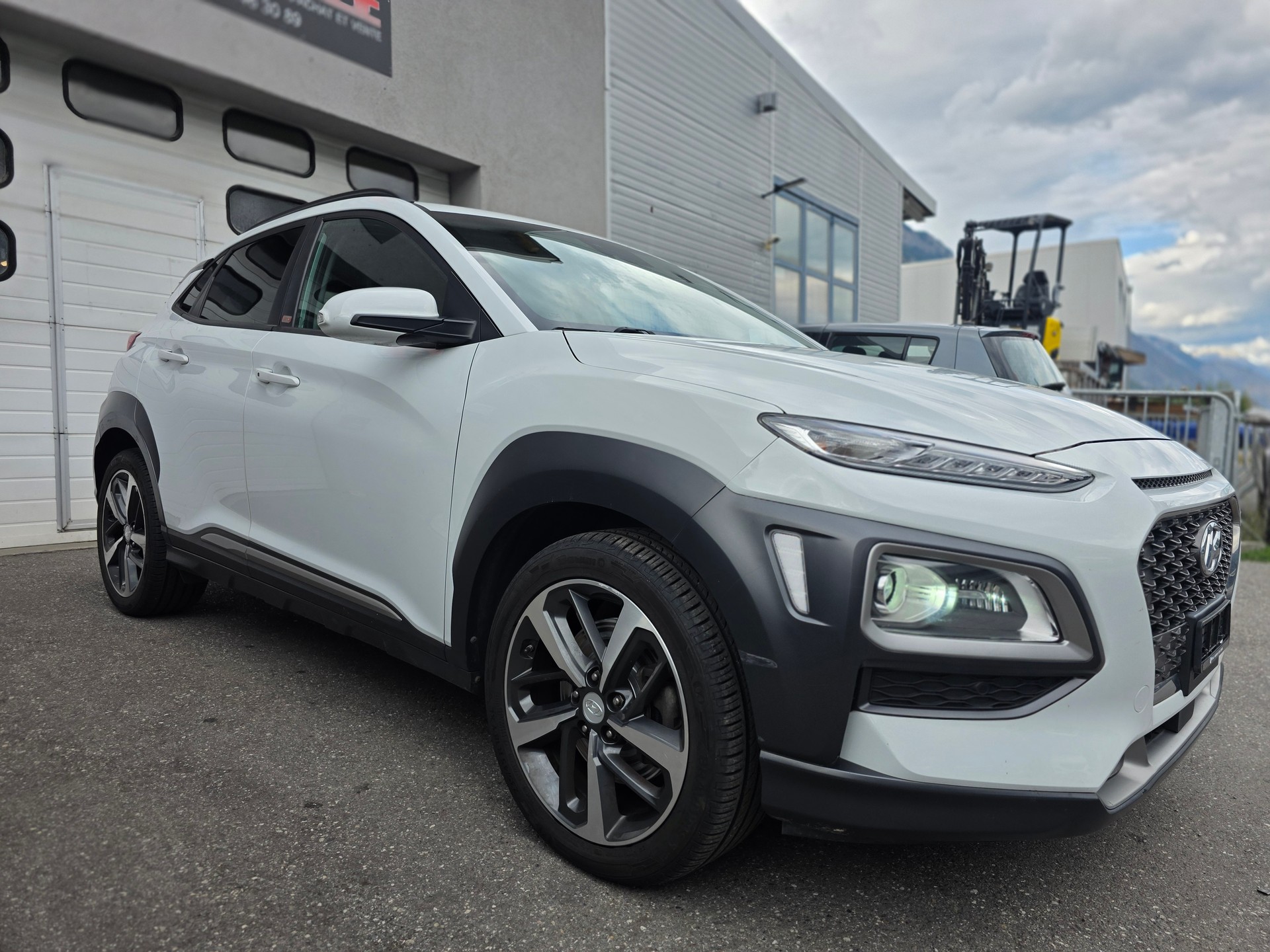 HYUNDAI Kona 1.6 T-GDi Launch 4WD DCT-image-5