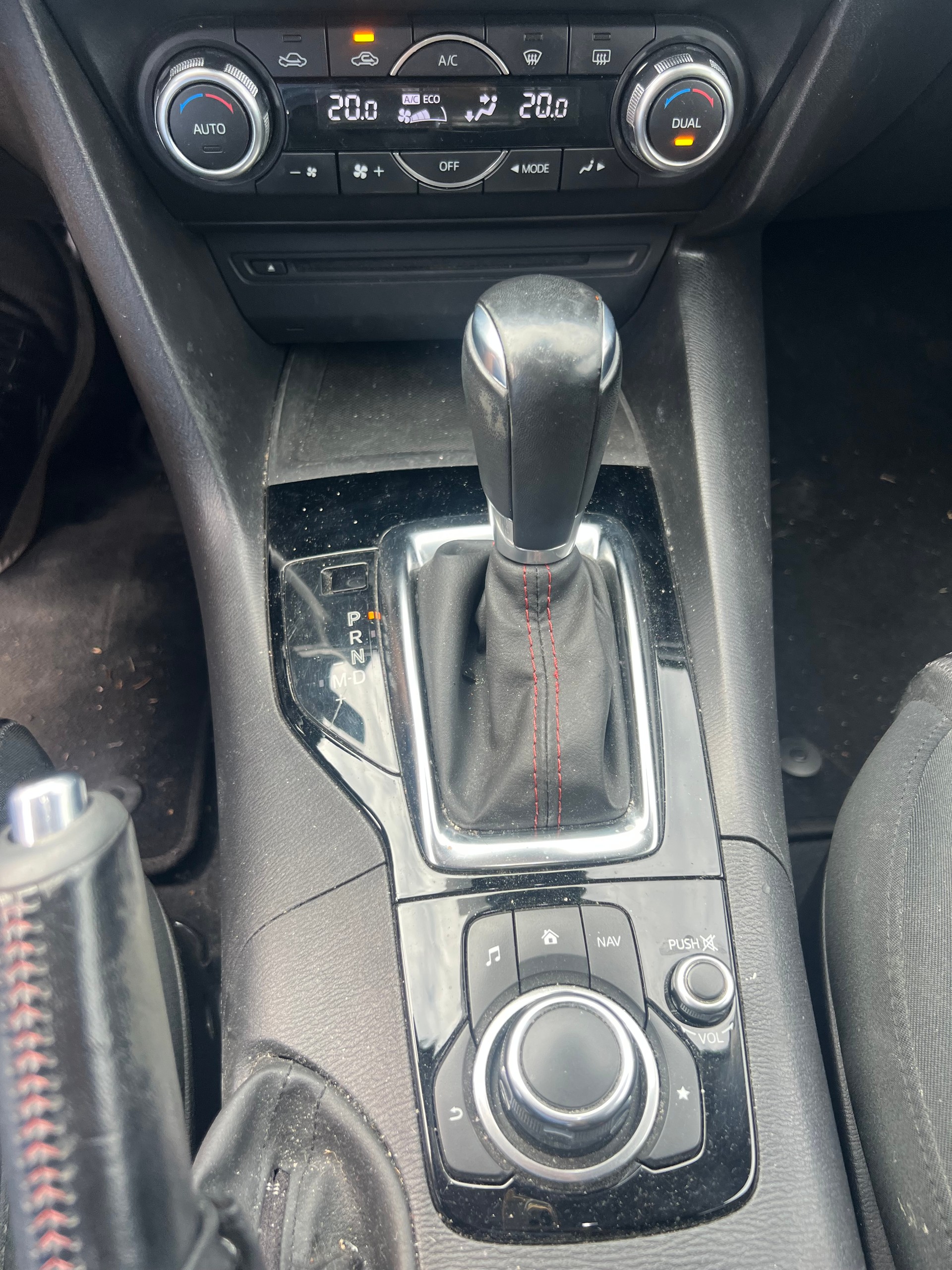 MAZDA 3 SKYACTIV-D 150 Revolution Automat-image-12
