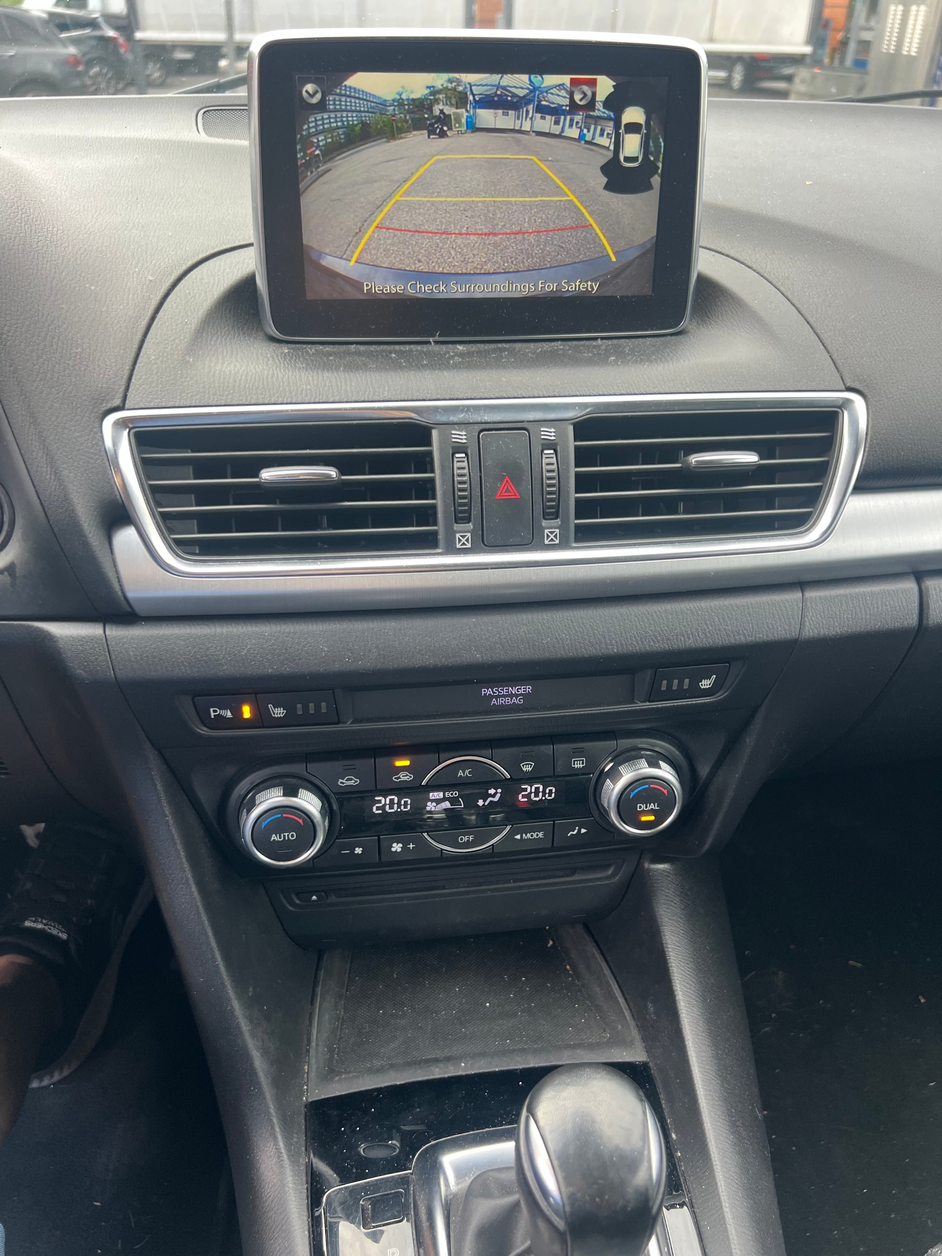 MAZDA 3 SKYACTIV-D 150 Revolution Automat-image-11