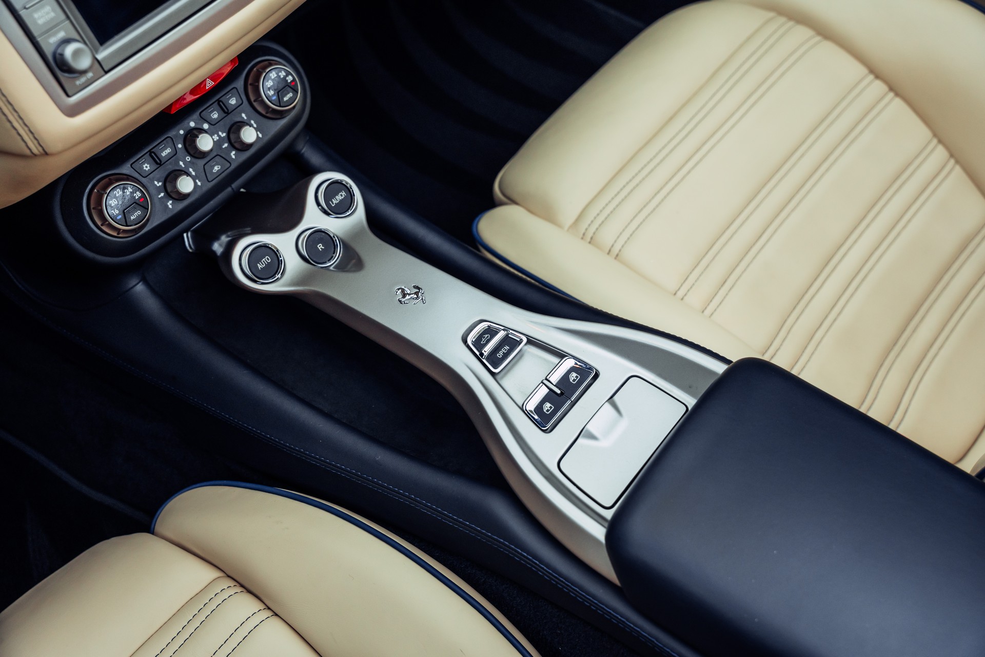 FERRARI California 30 Blu Tour de France-image-11