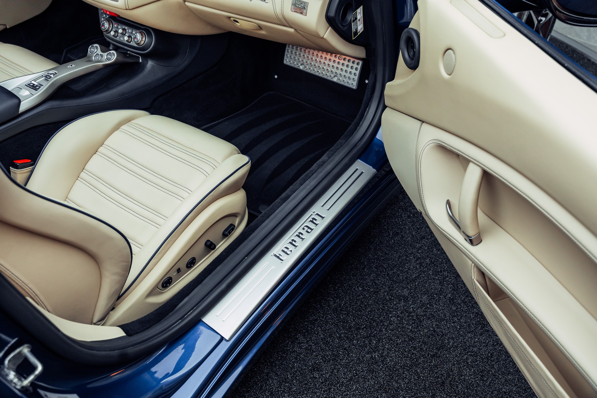 FERRARI California 30 Blu Tour de France-image-12