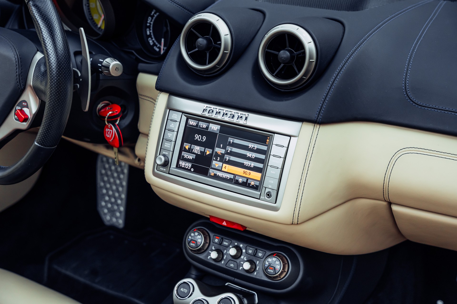 FERRARI California 30 Blu Tour de France-image-13