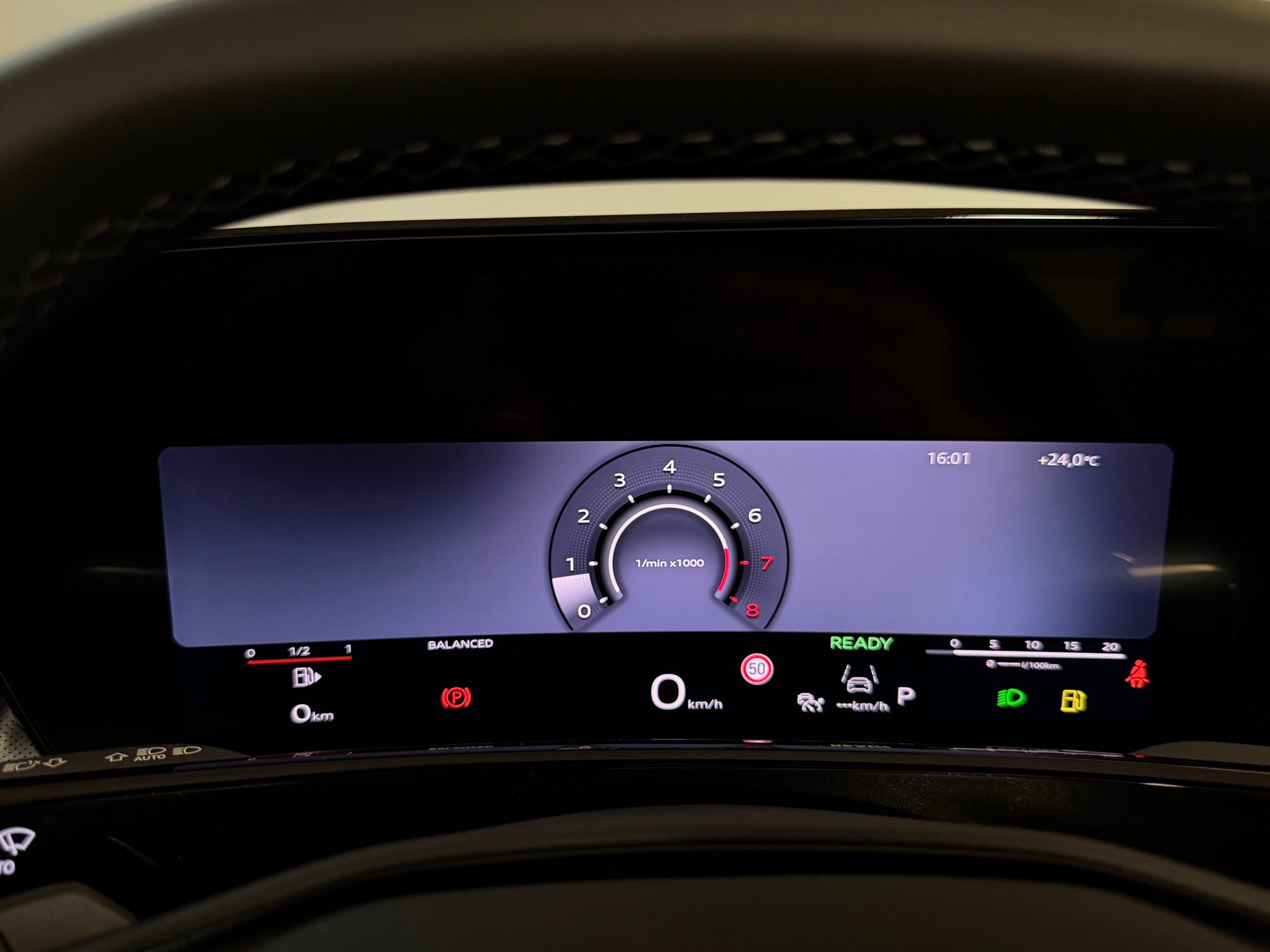 AUDI Q3 SUV TFSI quattro 195 kW S tronic S Line-image-24