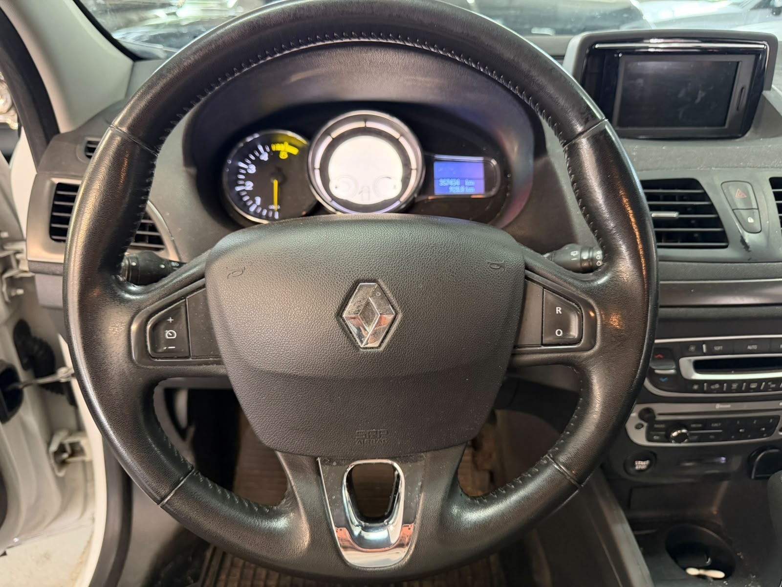 RENAULT Mégane Grandtour 1.5 dCi Dynamique EDC-image-13